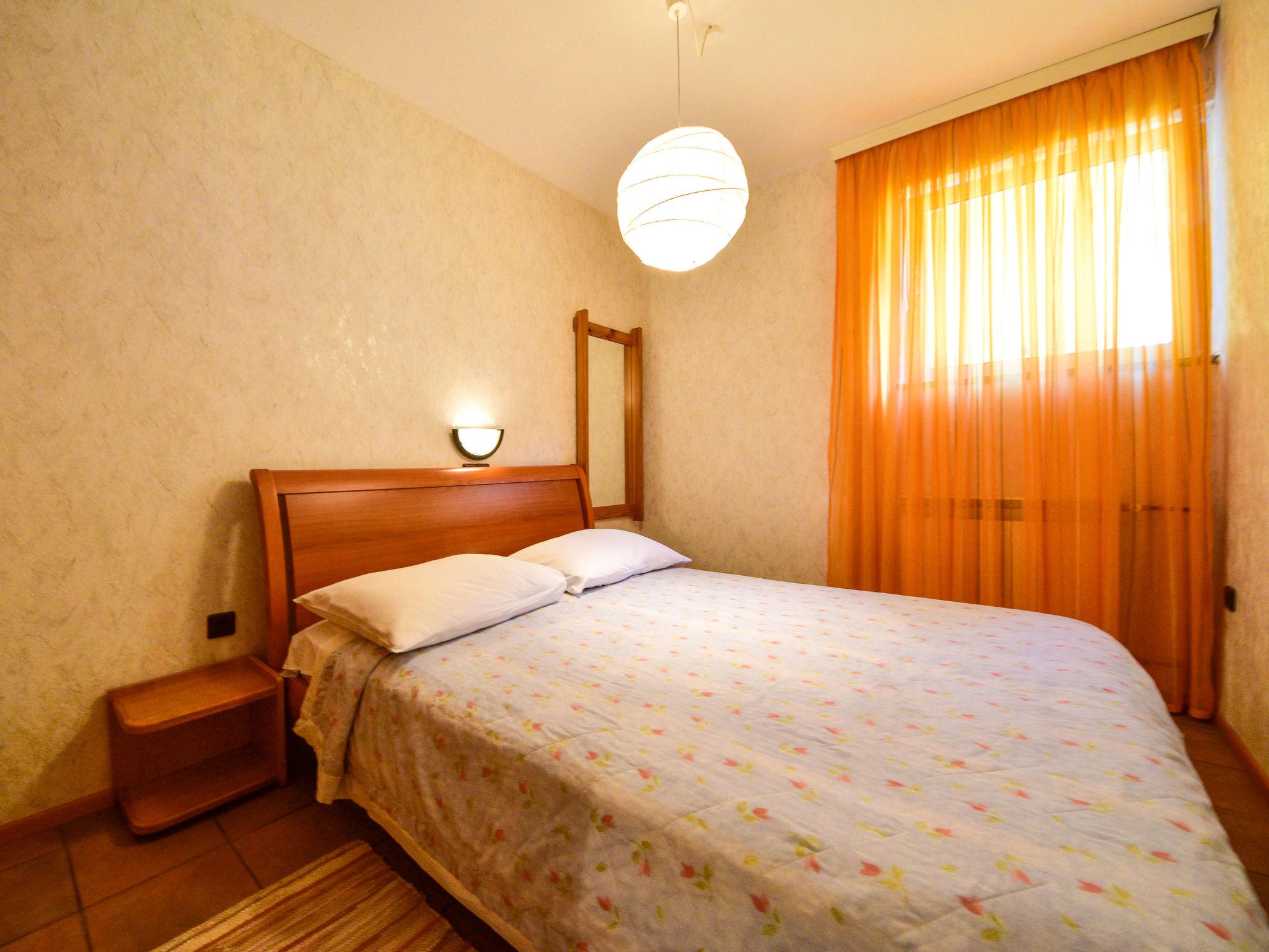 Foto 5 - Appartamento con 1 camera da letto a Rab con vista mare