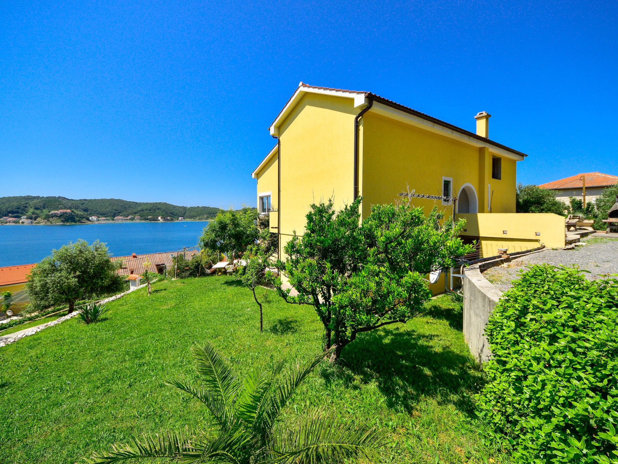 Foto 16 - Appartamento con 2 camere da letto a Rab con terrazza e vista mare