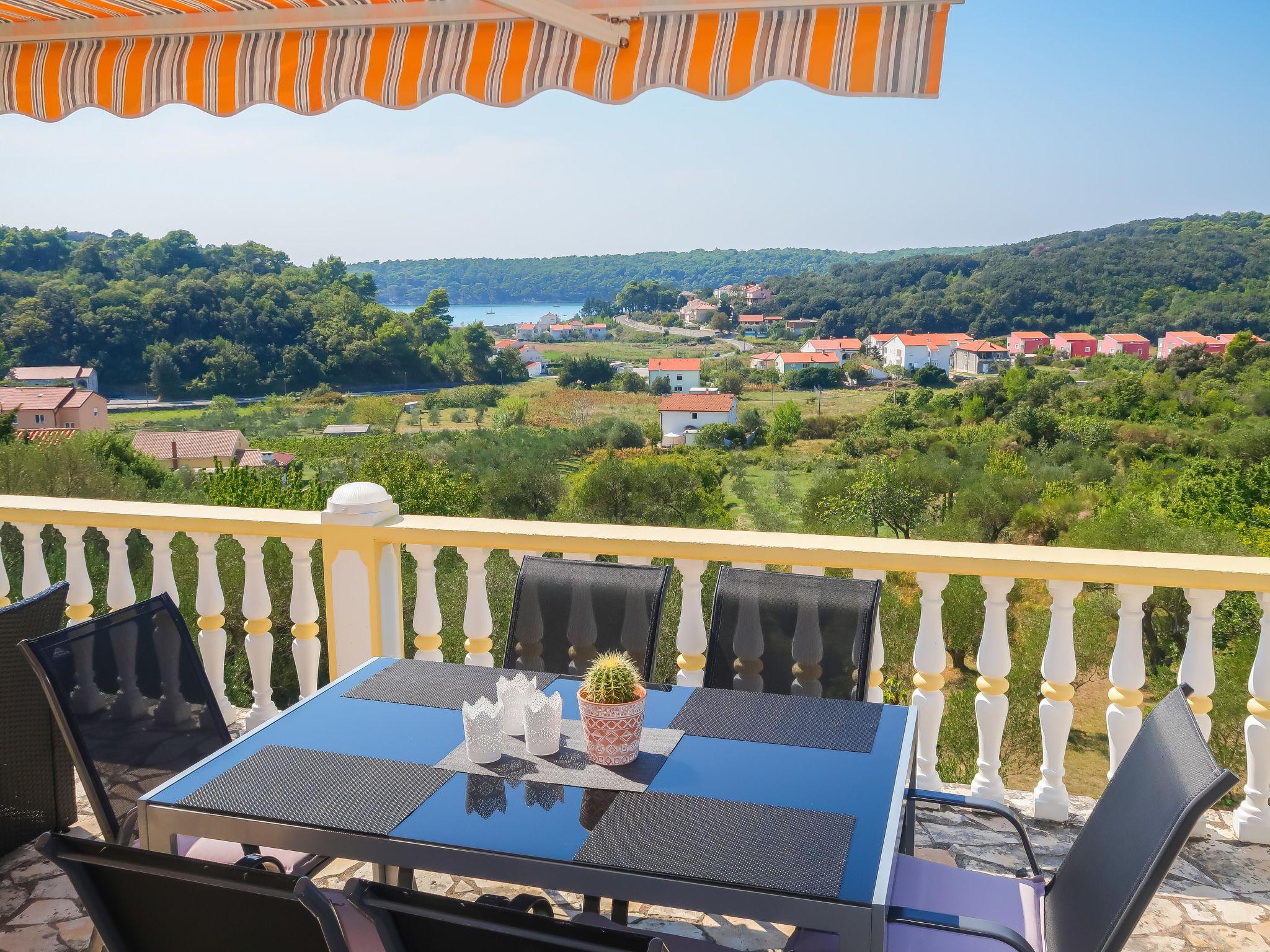 Photo 1 - Appartement de 2 chambres à Rab avec terrasse et vues à la mer