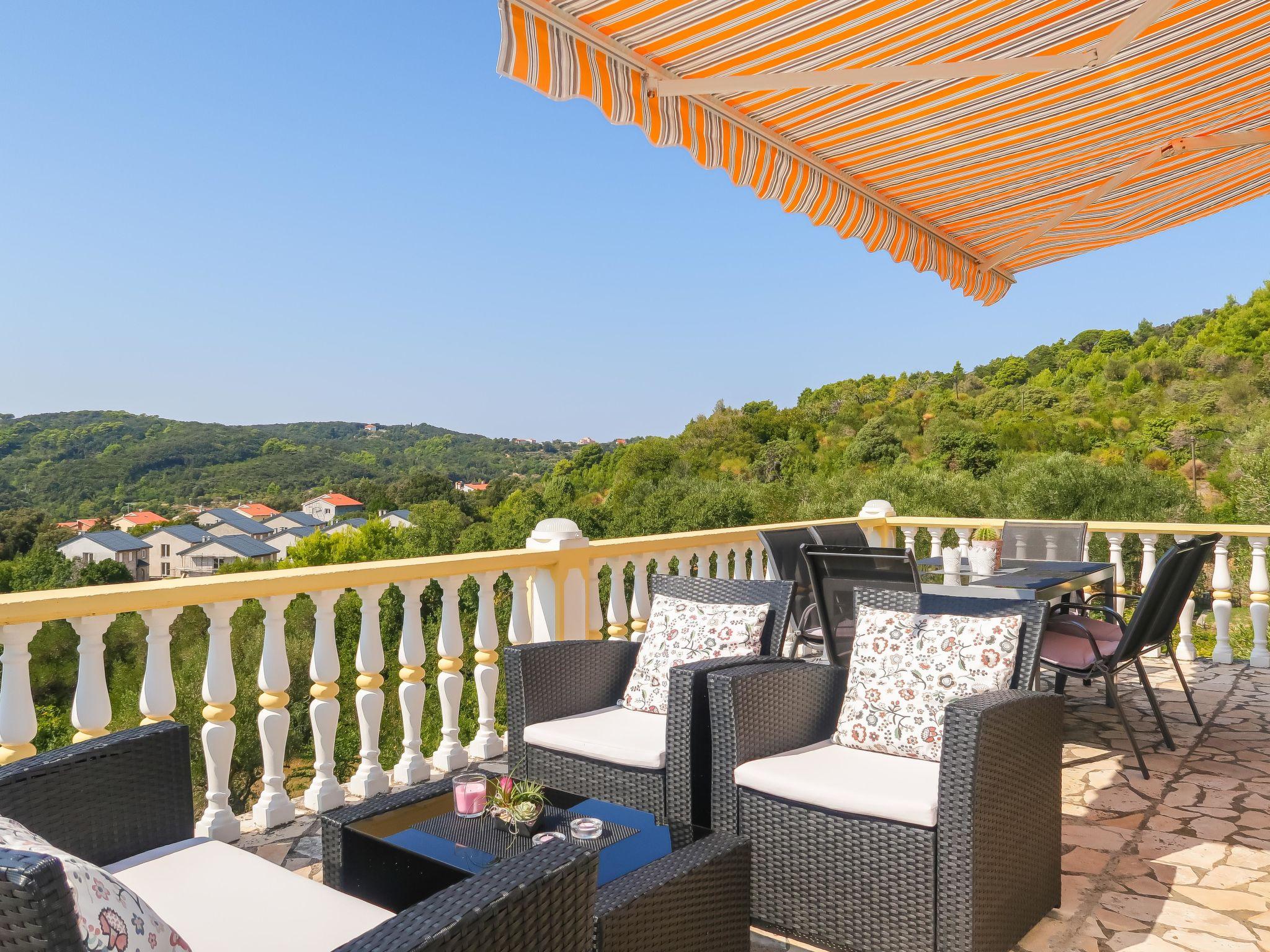 Photo 3 - Appartement de 2 chambres à Rab avec terrasse et vues à la mer