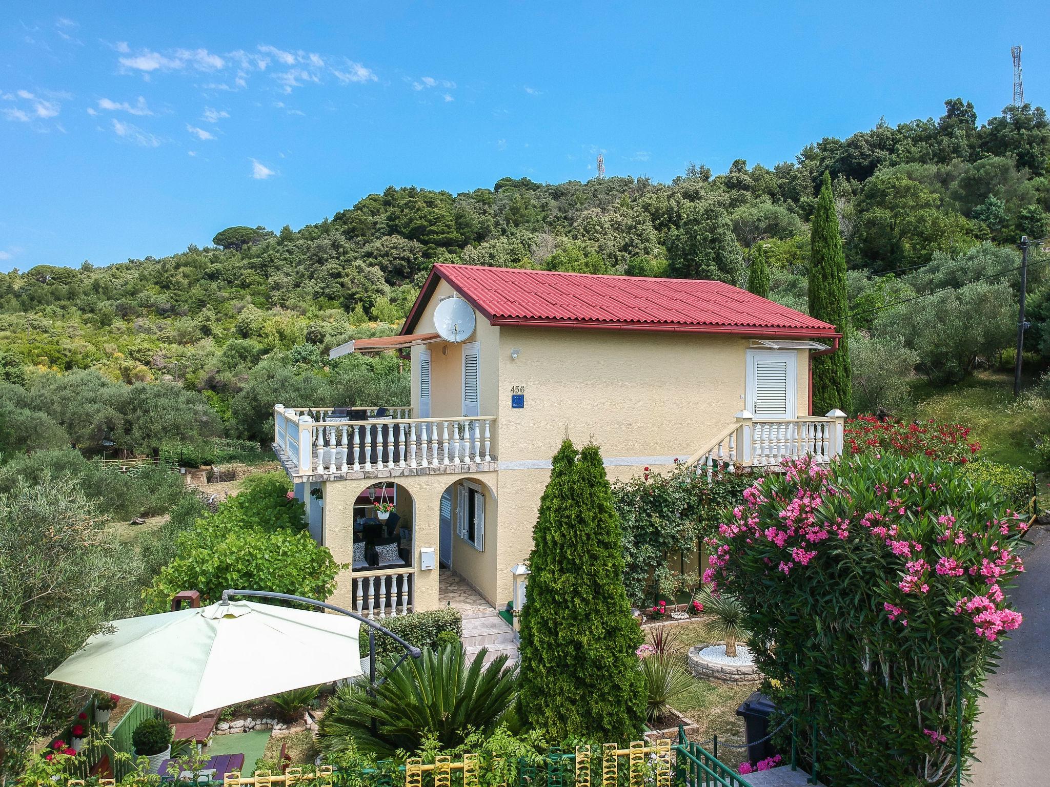 Photo 1 - Appartement de 2 chambres à Rab avec jardin et terrasse