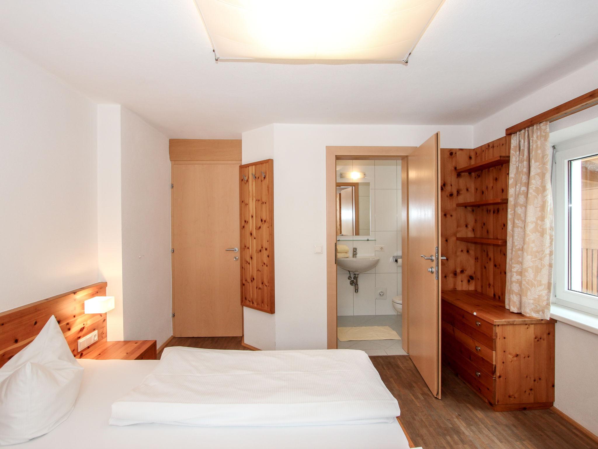 Foto 13 - Appartamento con 4 camere da letto a Ried im Zillertal con giardino e vista sulle montagne