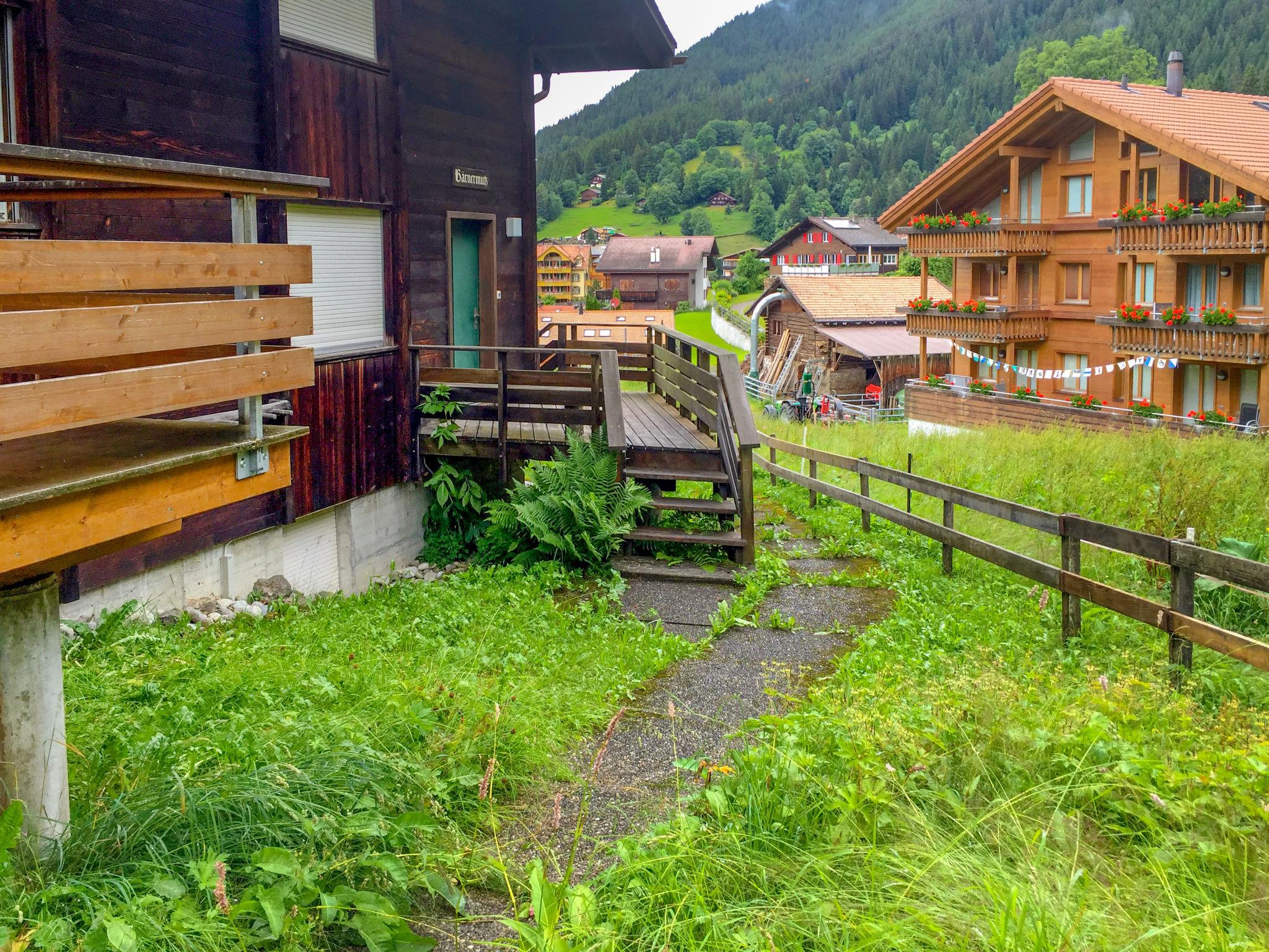 Foto 16 - Appartamento con 3 camere da letto a Lauterbrunnen con giardino e vista sulle montagne