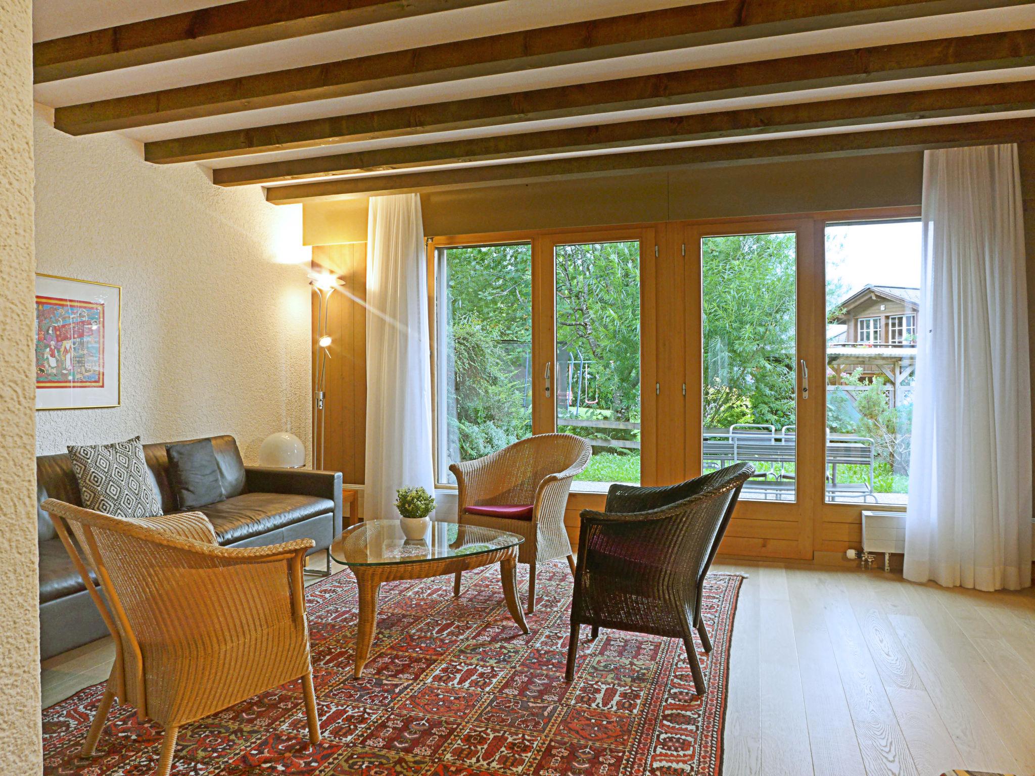 Foto 1 - Appartamento con 3 camere da letto a Lauterbrunnen con giardino e vista sulle montagne