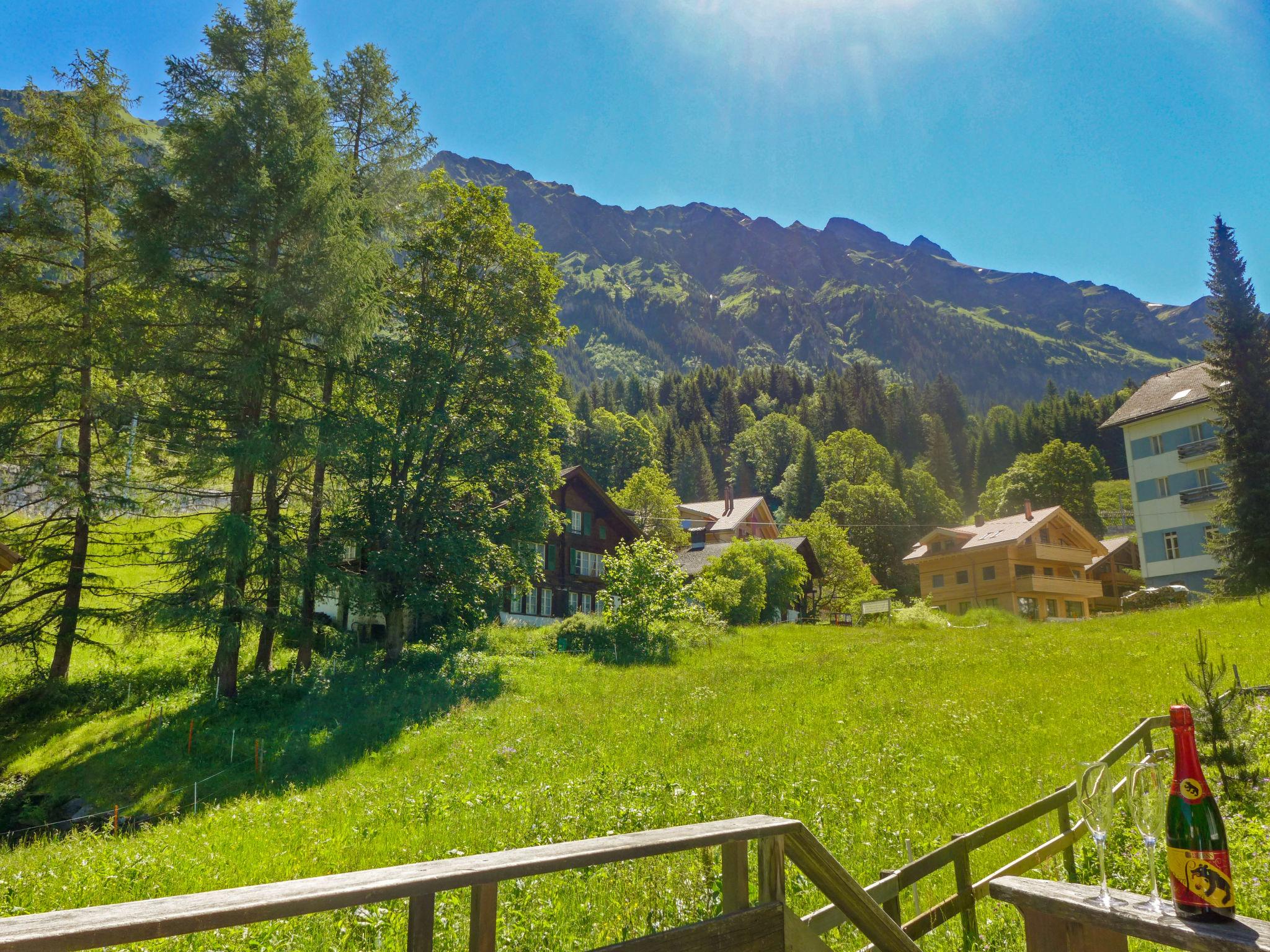 Foto 17 - Apartamento de 3 quartos em Lauterbrunnen com jardim e vista para a montanha