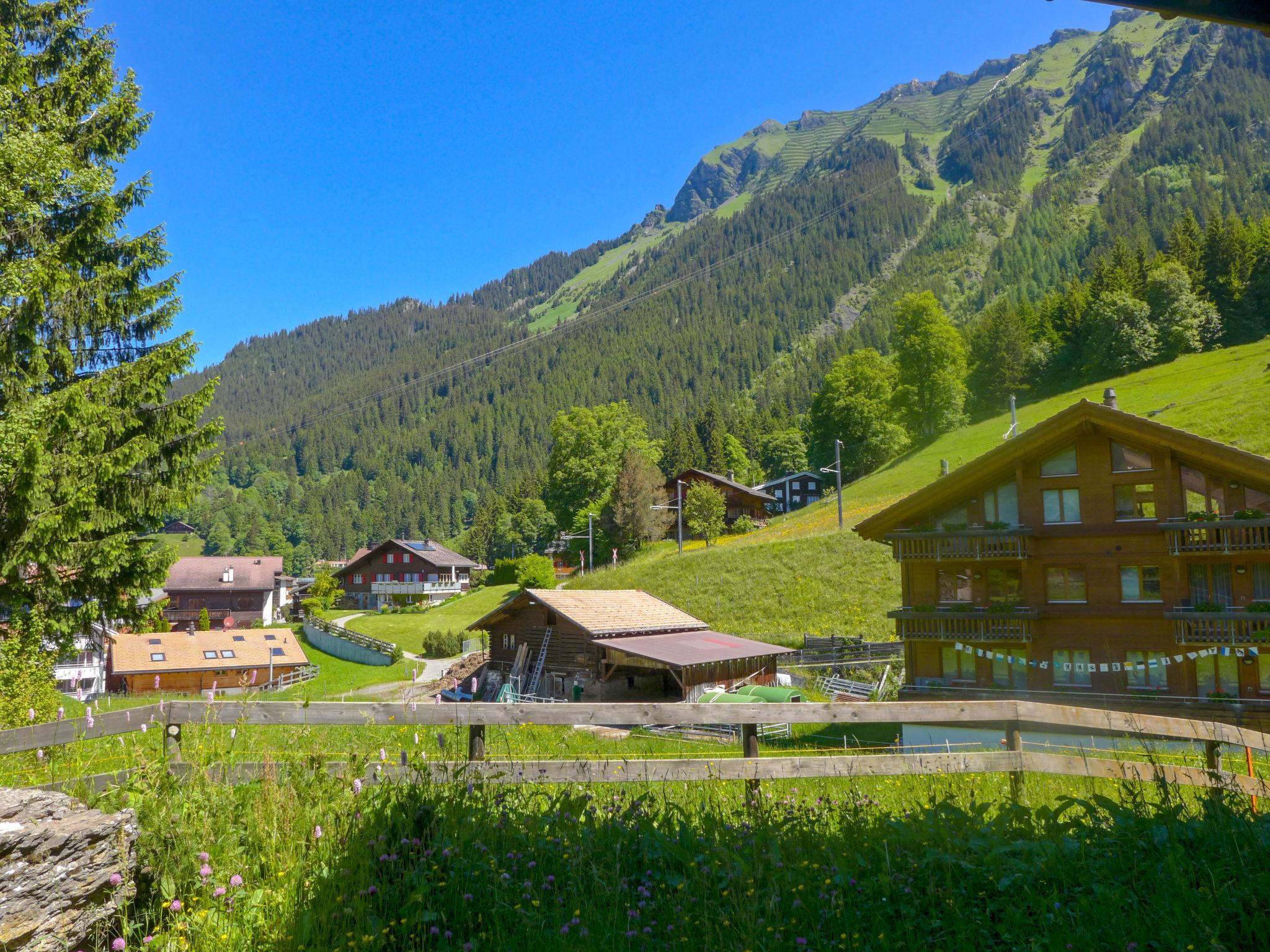 Foto 16 - Apartamento de 3 quartos em Lauterbrunnen com jardim