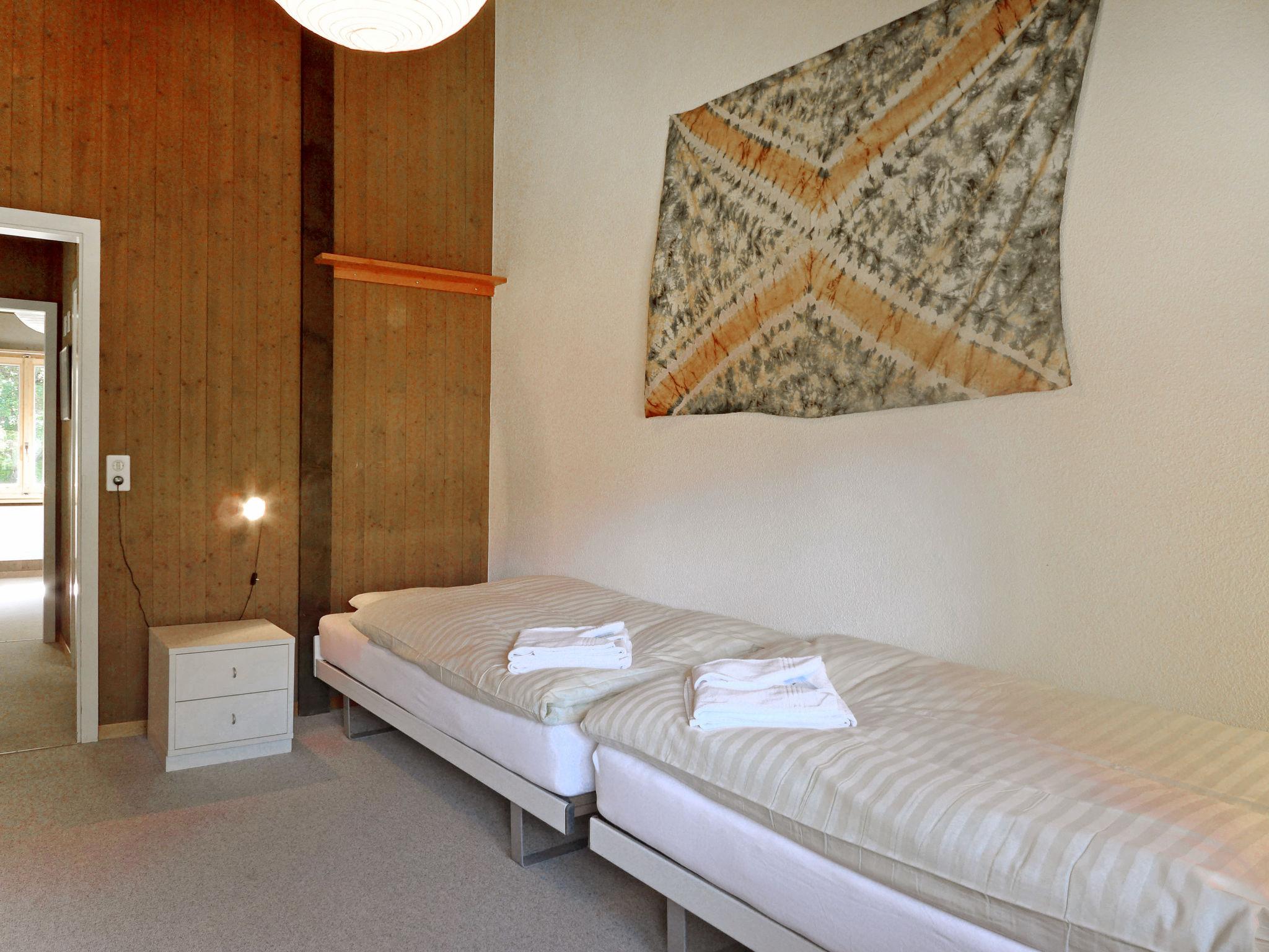 Foto 11 - Appartamento con 3 camere da letto a Lauterbrunnen con giardino e vista sulle montagne