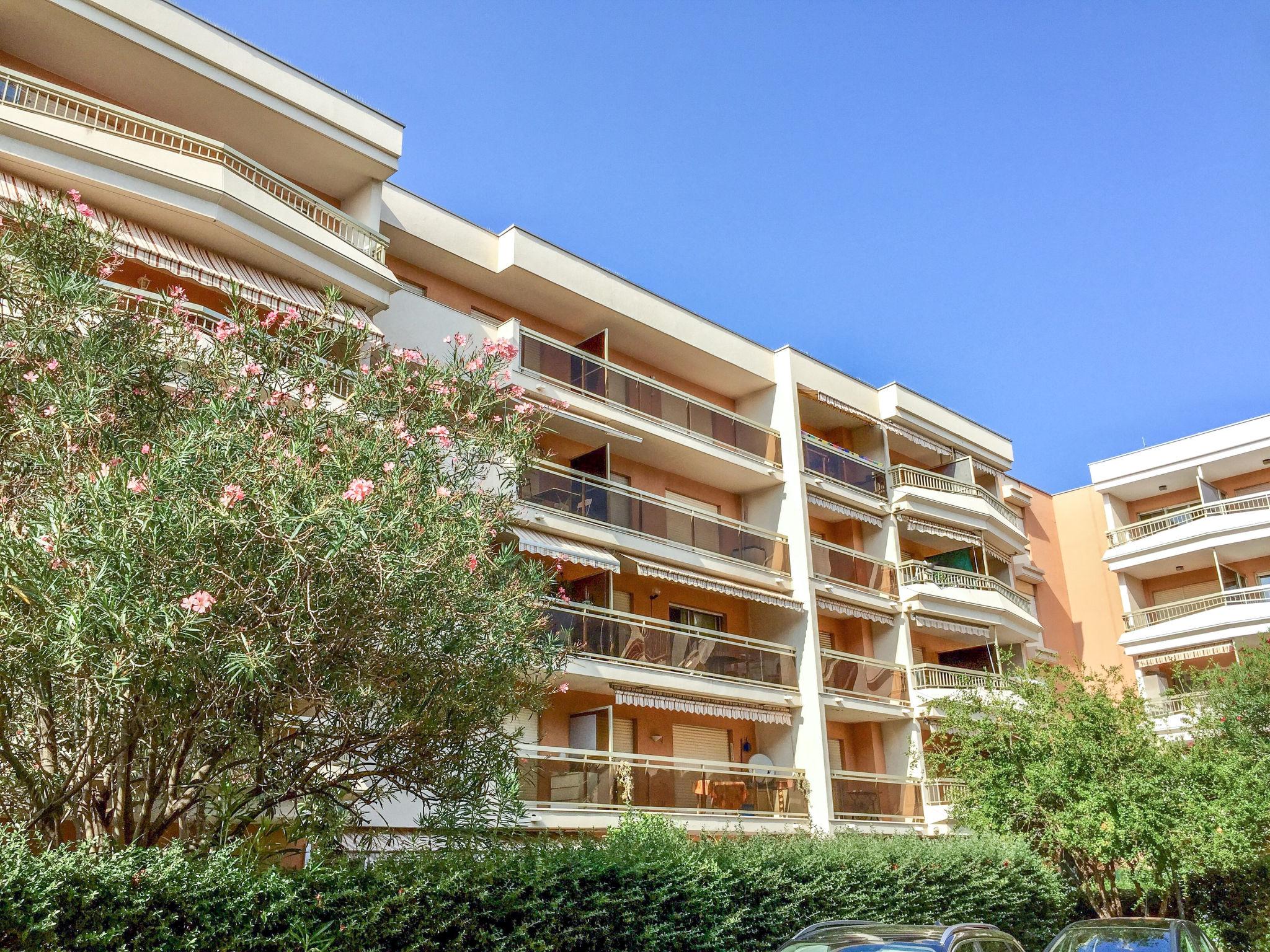 Photo 14 - Apartment in Sainte-Maxime with sea view