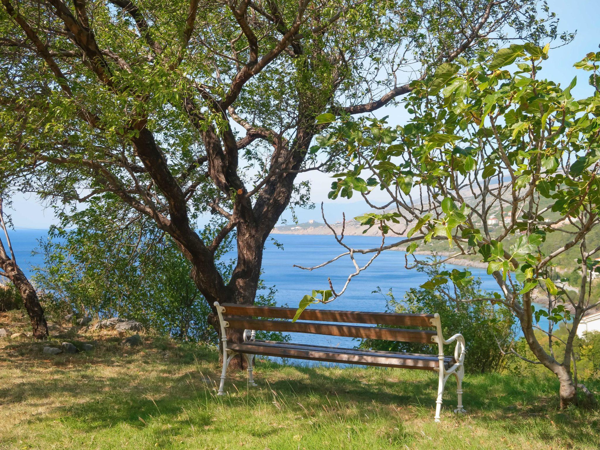 Foto 2 - Appartamento con 3 camere da letto a Senj con terrazza e vista mare