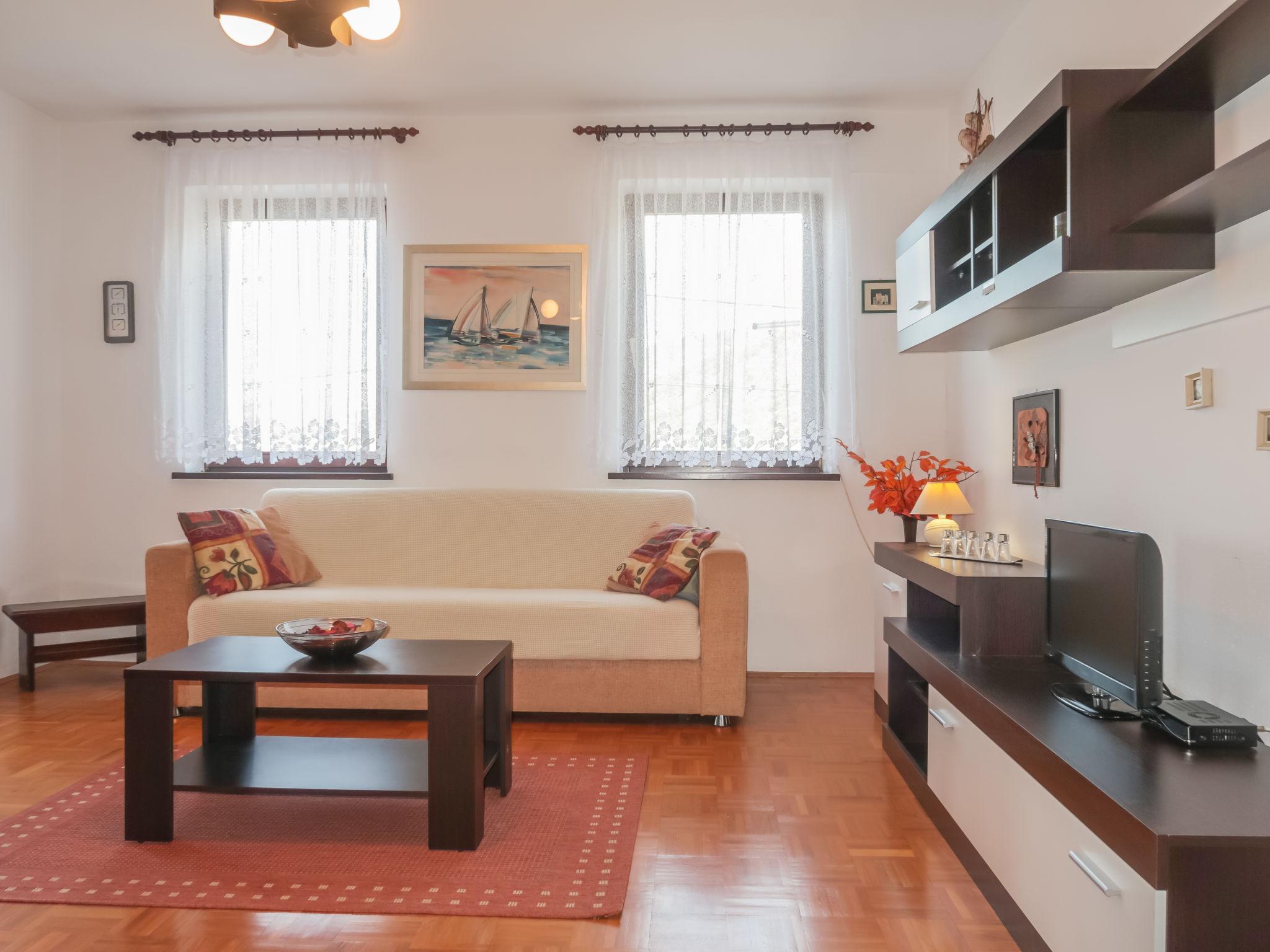 Foto 7 - Apartment mit 3 Schlafzimmern in Senj mit terrasse und blick aufs meer