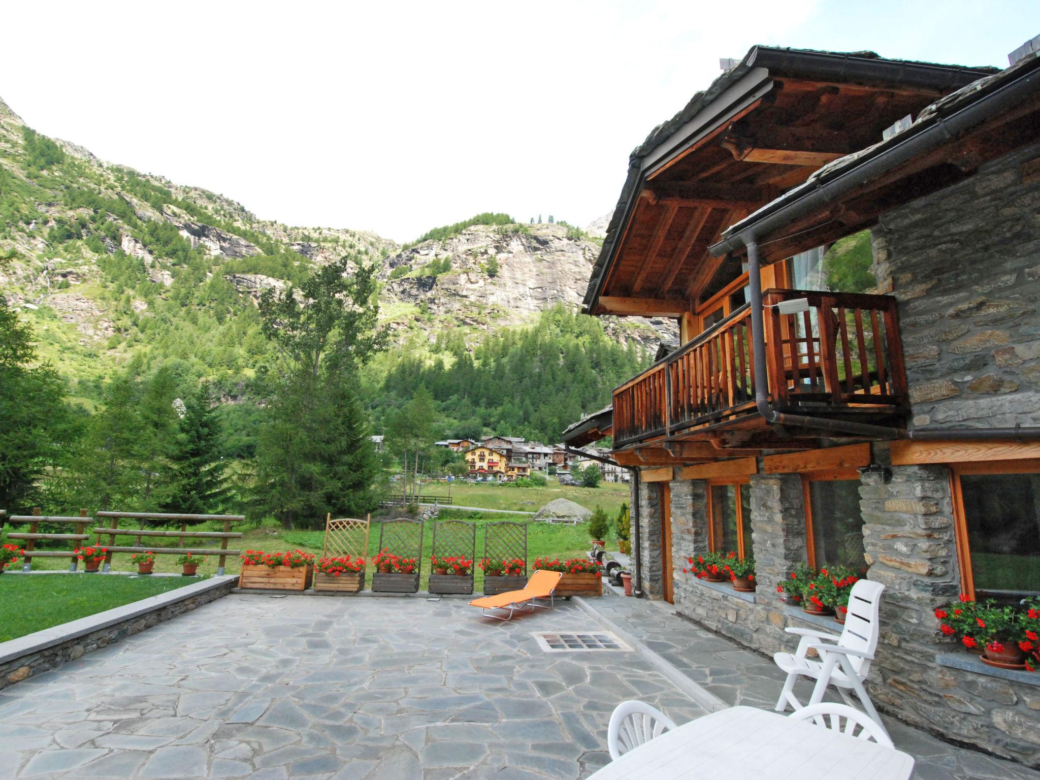 Photo 14 - Maison de 2 chambres à Arvier avec jardin et vues sur la montagne