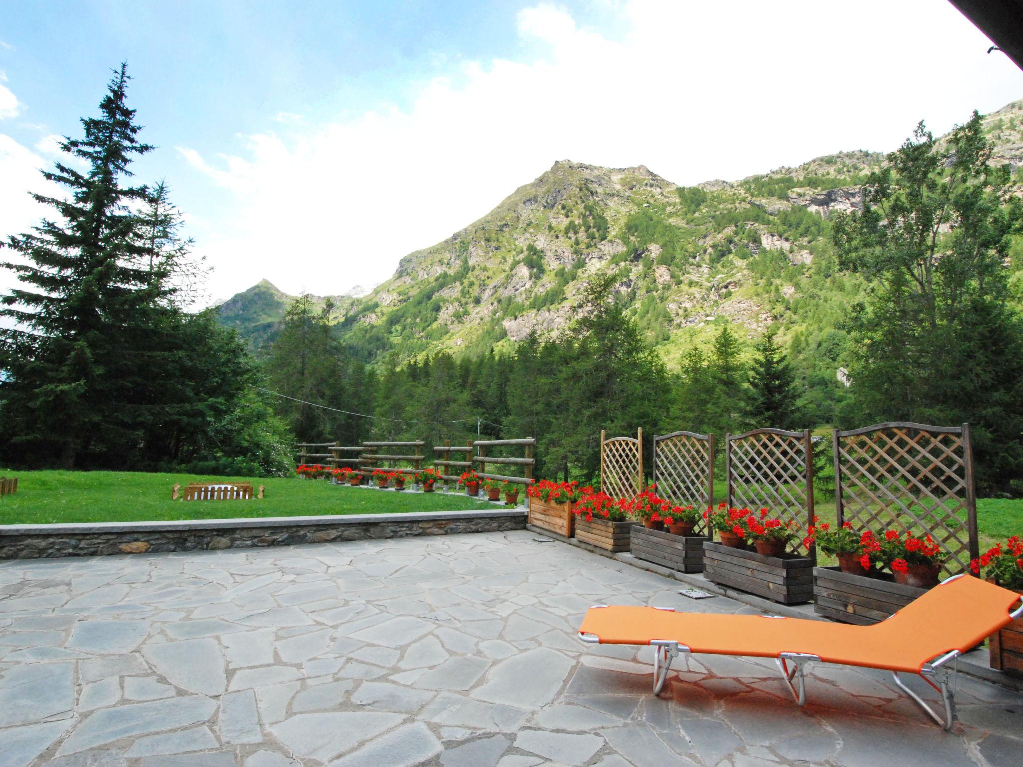 Photo 13 - Maison de 2 chambres à Arvier avec jardin et vues sur la montagne