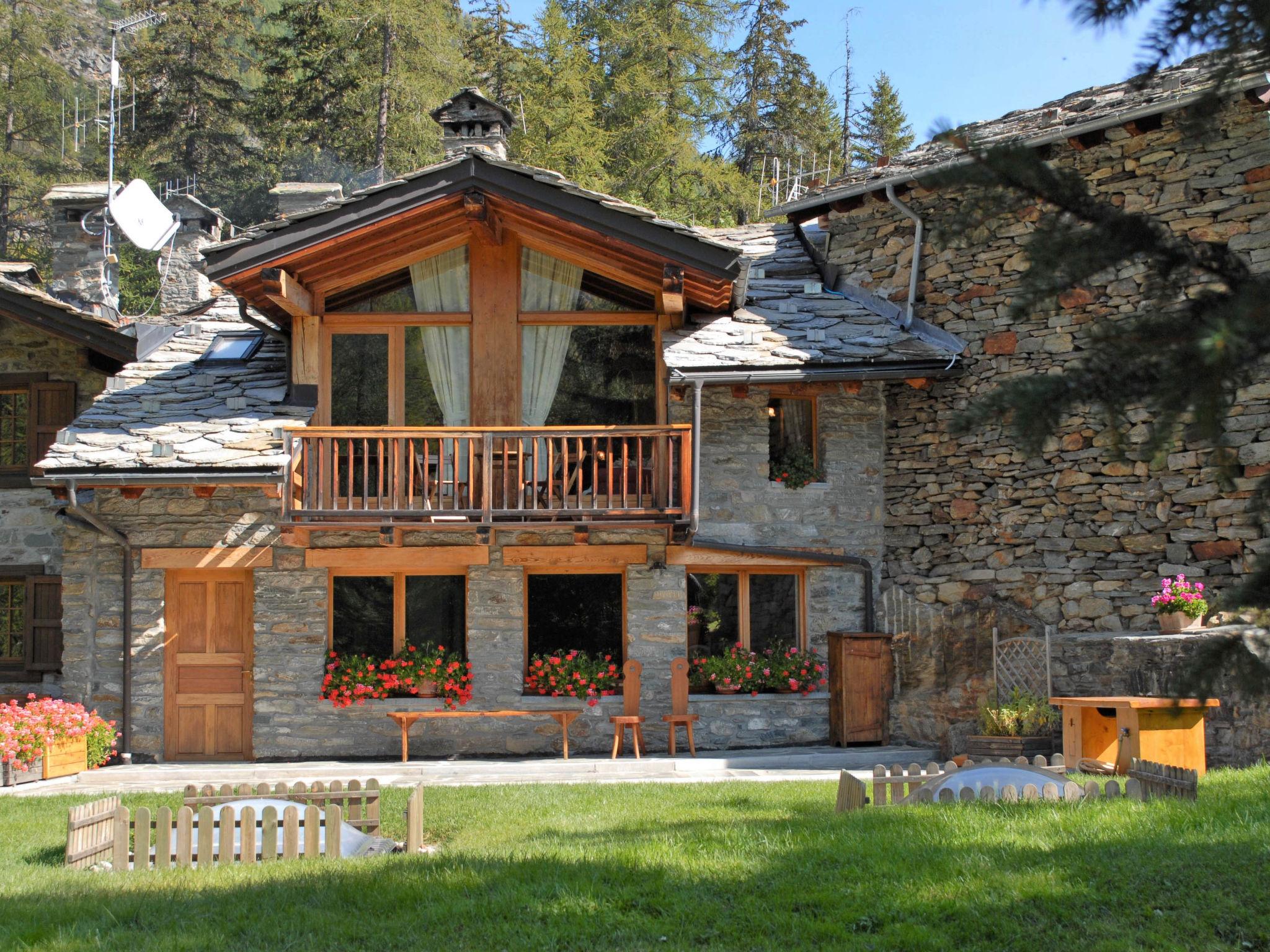 Photo 15 - Maison de 2 chambres à Arvier avec jardin et vues sur la montagne