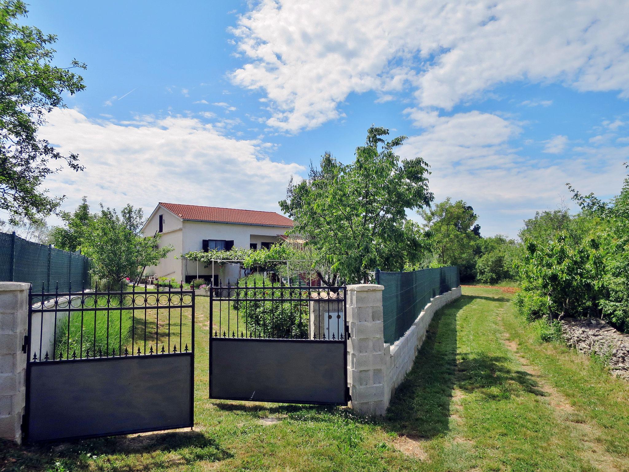 Foto 17 - Casa de 2 quartos em Svetvinčenat com piscina privada e jardim