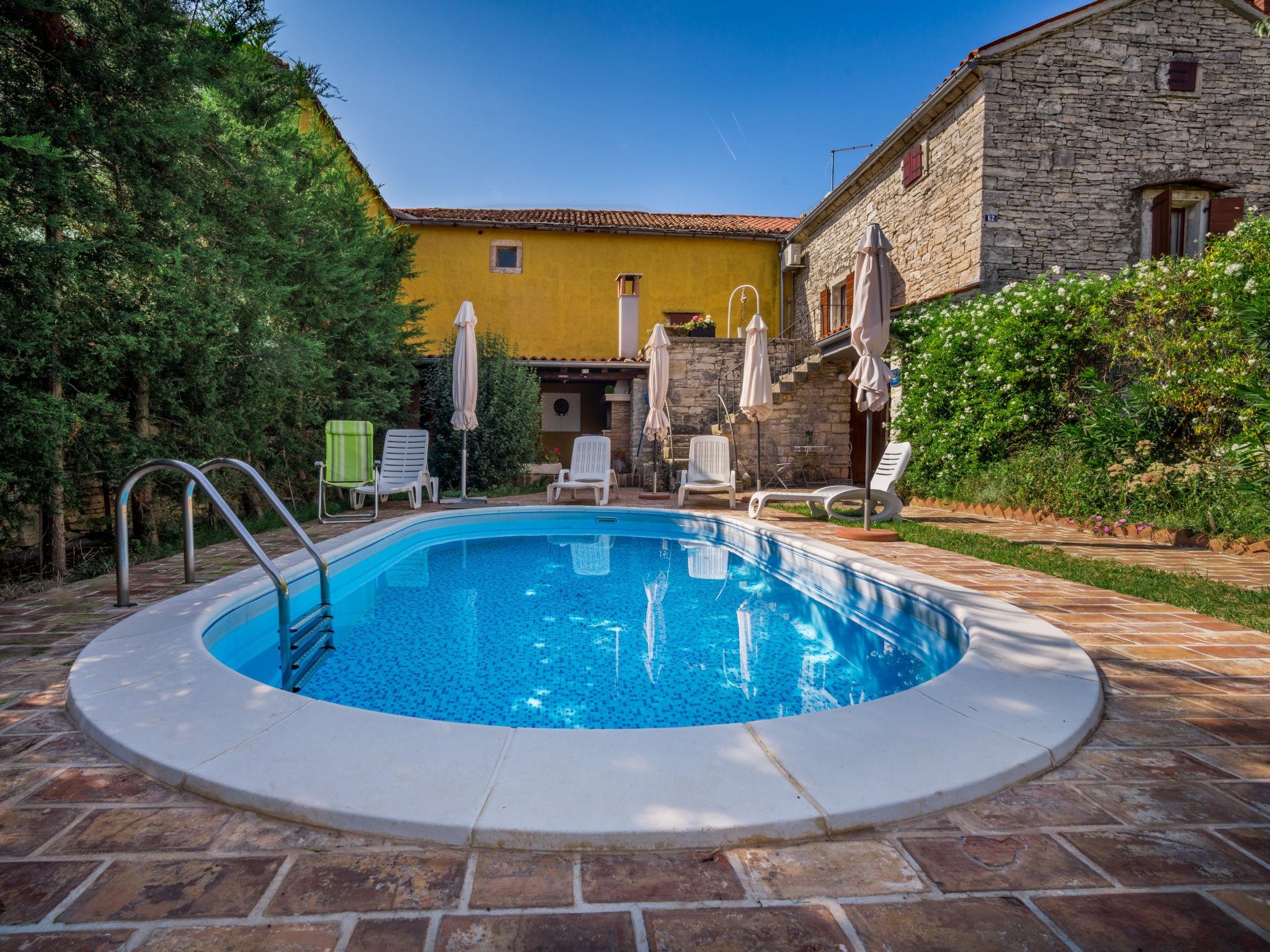 Photo 27 - Maison de 4 chambres à Svetvinčenat avec piscine privée et vues à la mer