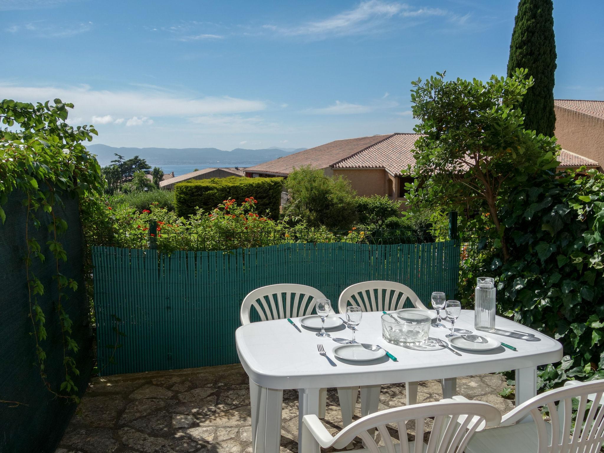 Photo 2 - Appartement en Saint-Cyr-sur-Mer avec terrasse et vues à la mer