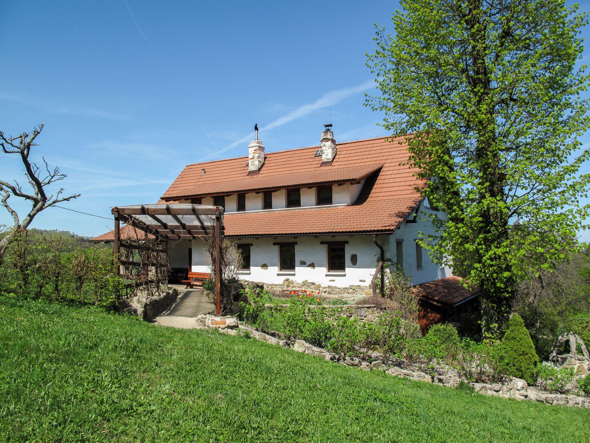 Photo 21 - Maison de 4 chambres à Lhotka avec jardin et terrasse