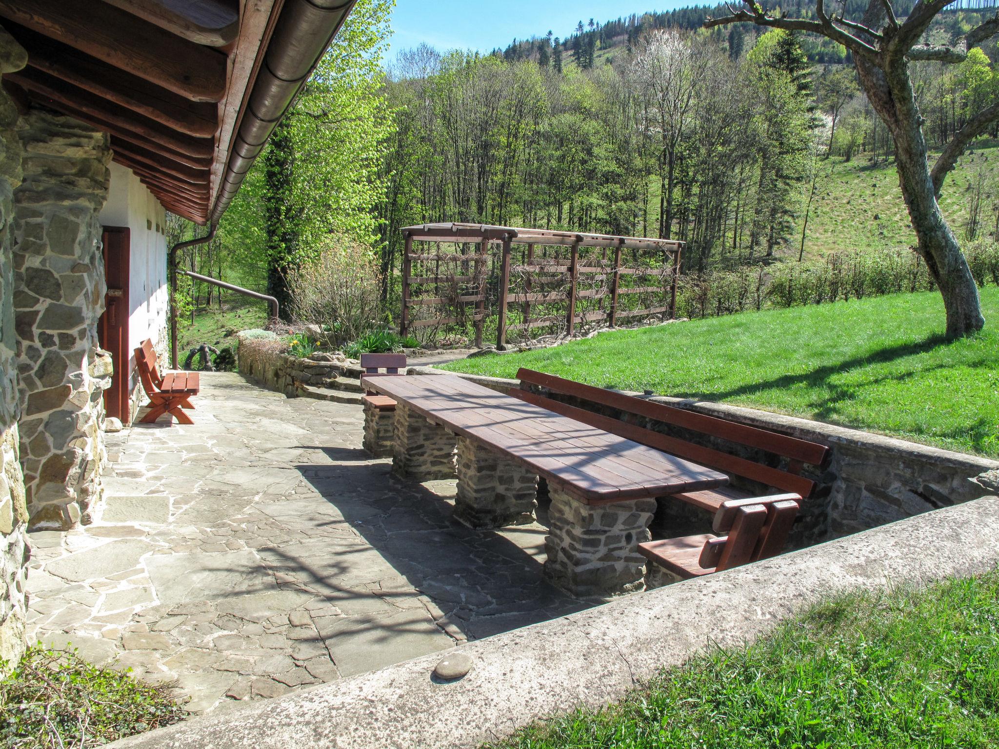 Photo 27 - Maison de 4 chambres à Lhotka avec jardin et terrasse