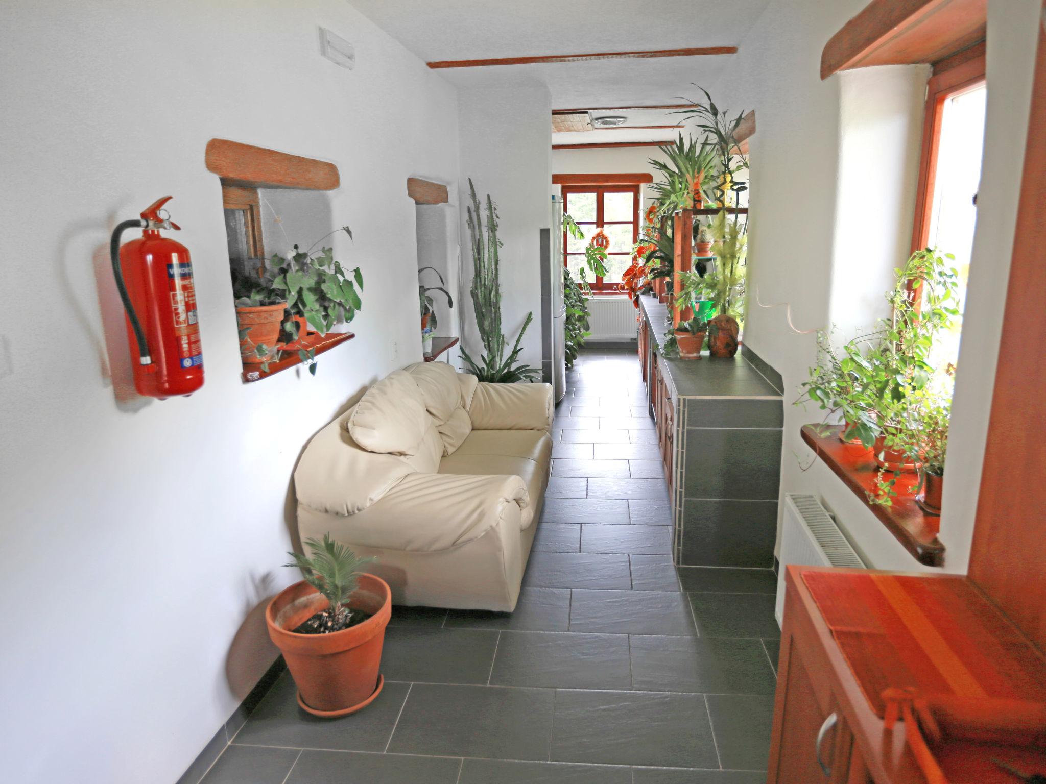 Photo 12 - 4 bedroom House in Lhotka with garden and terrace