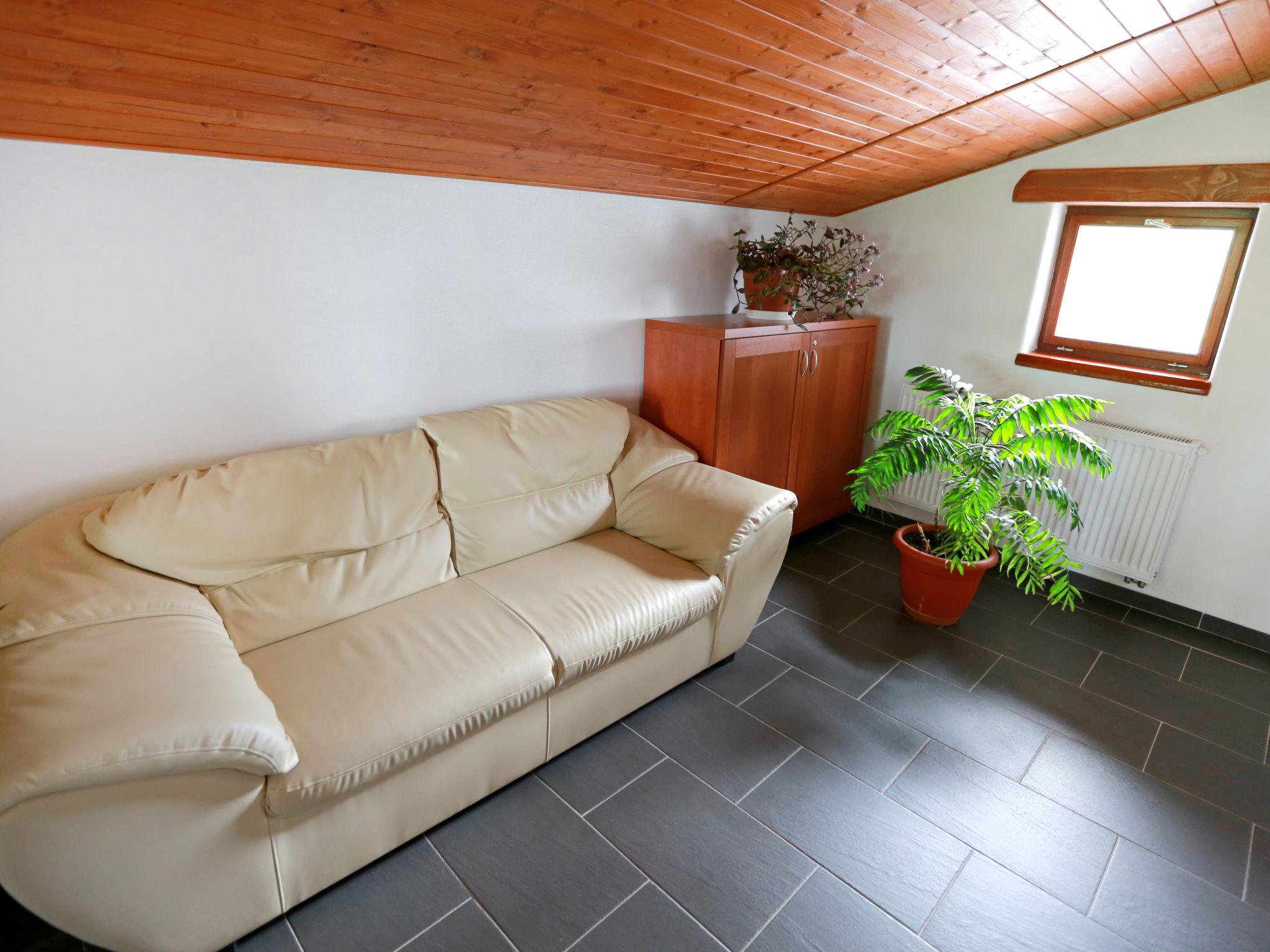 Photo 2 - Maison de 4 chambres à Lhotka avec jardin et terrasse