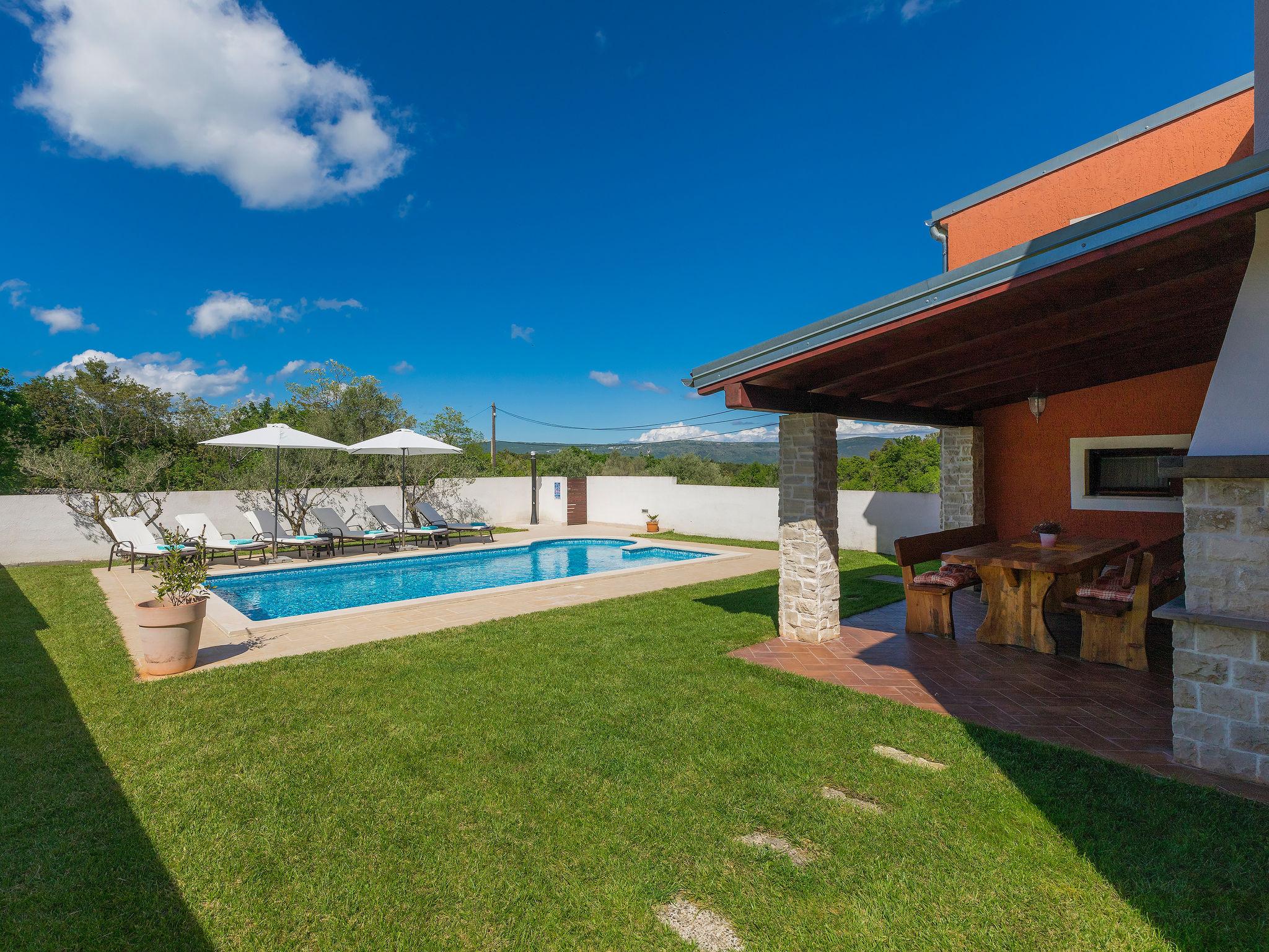 Foto 15 - Casa de 4 quartos em Marčana com piscina privada e vistas do mar