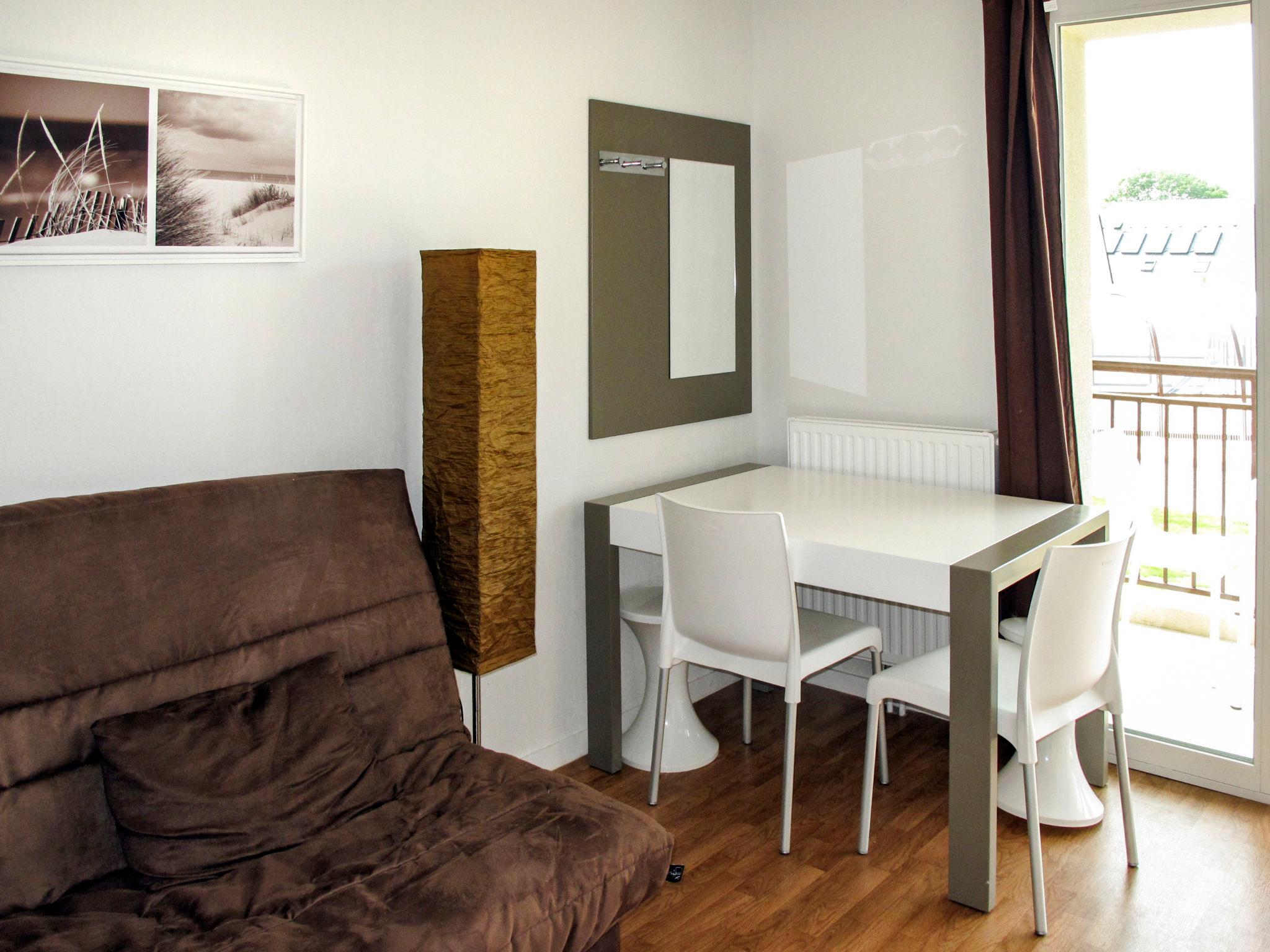 Foto 7 - Appartamento con 1 camera da letto a Auberville con piscina e vista mare
