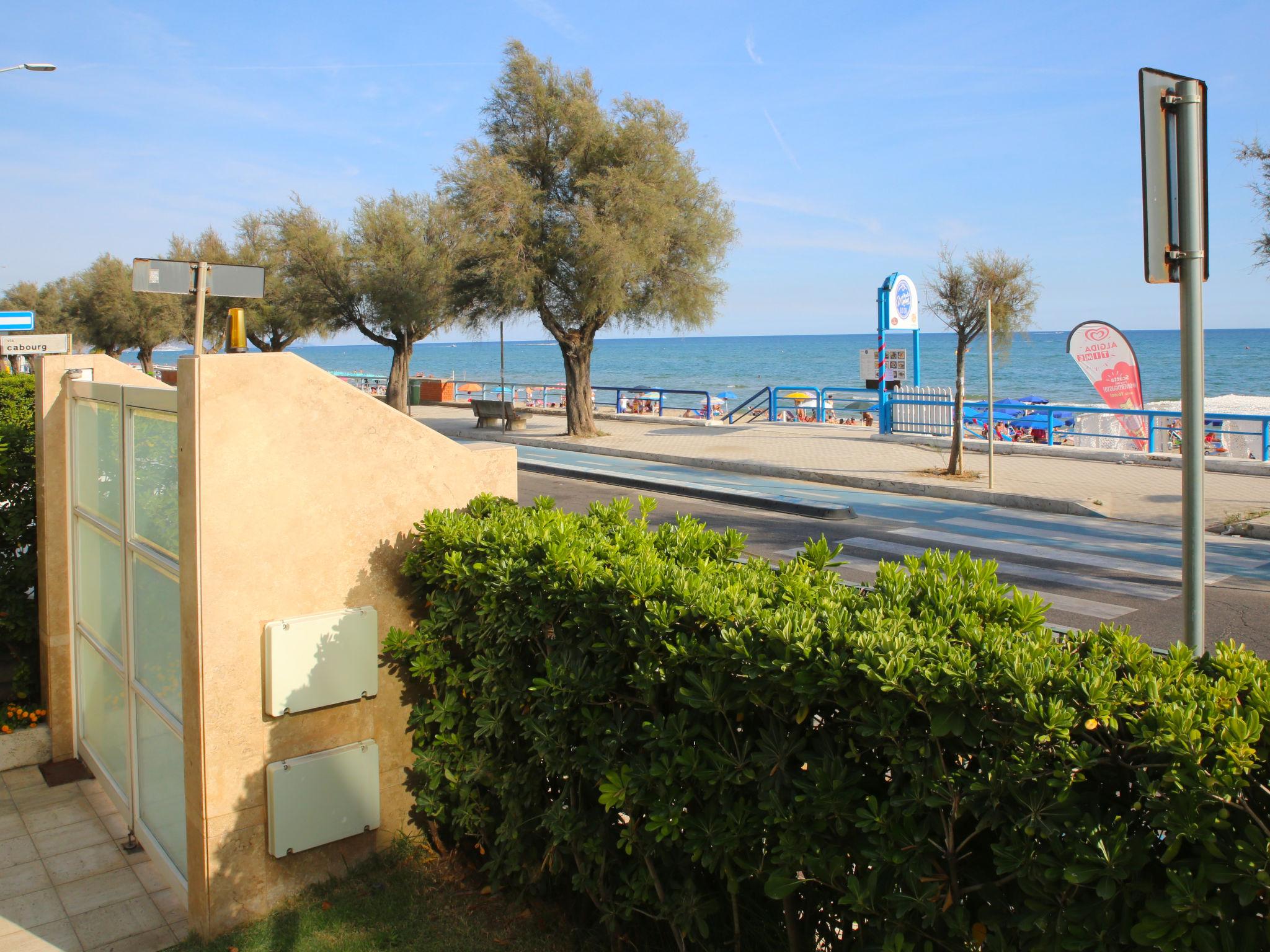 Foto 34 - Apartamento de 2 habitaciones en Terracina con piscina y vistas al mar