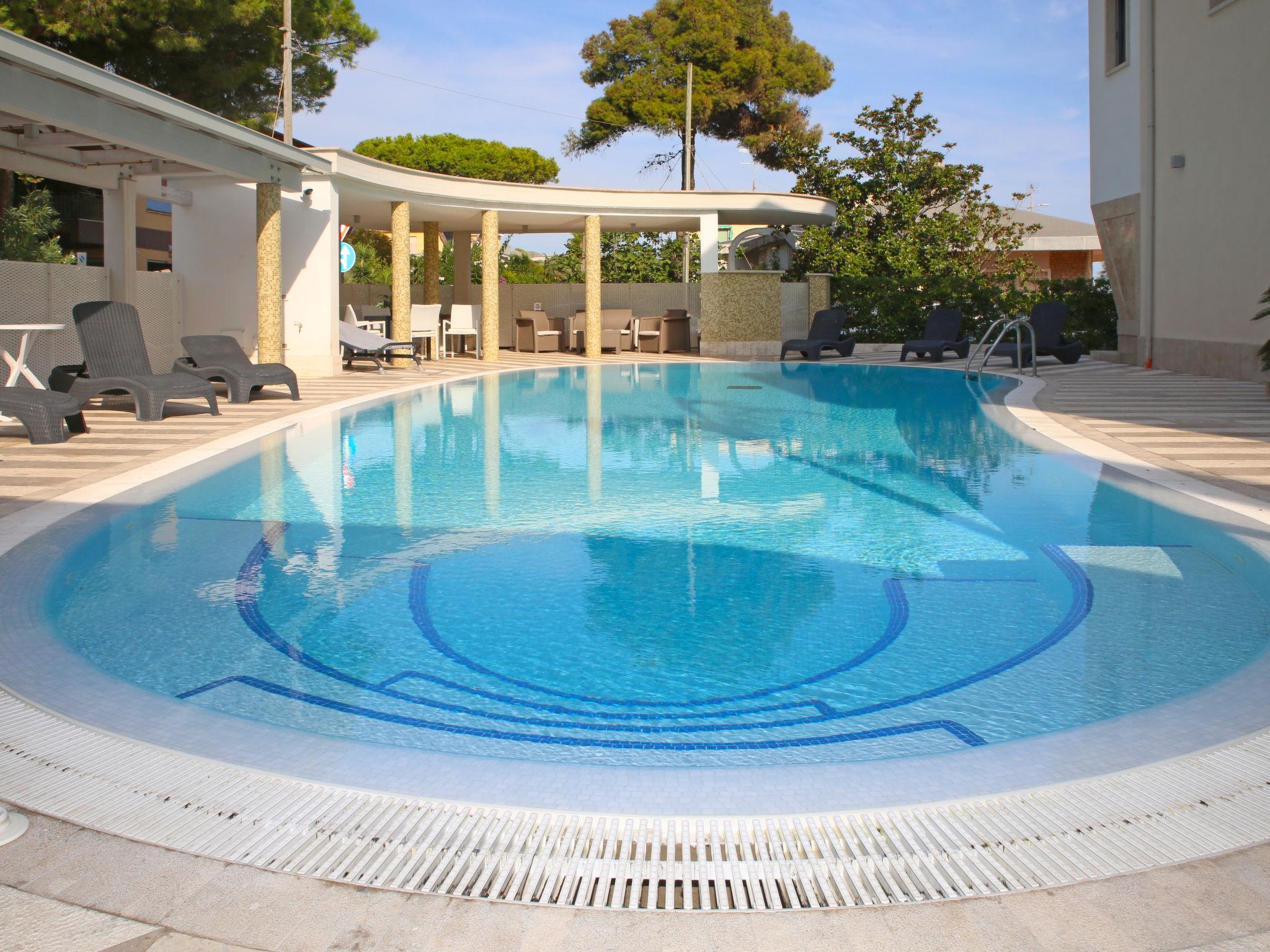 Foto 20 - Apartamento de 2 quartos em Terracina com piscina e vistas do mar