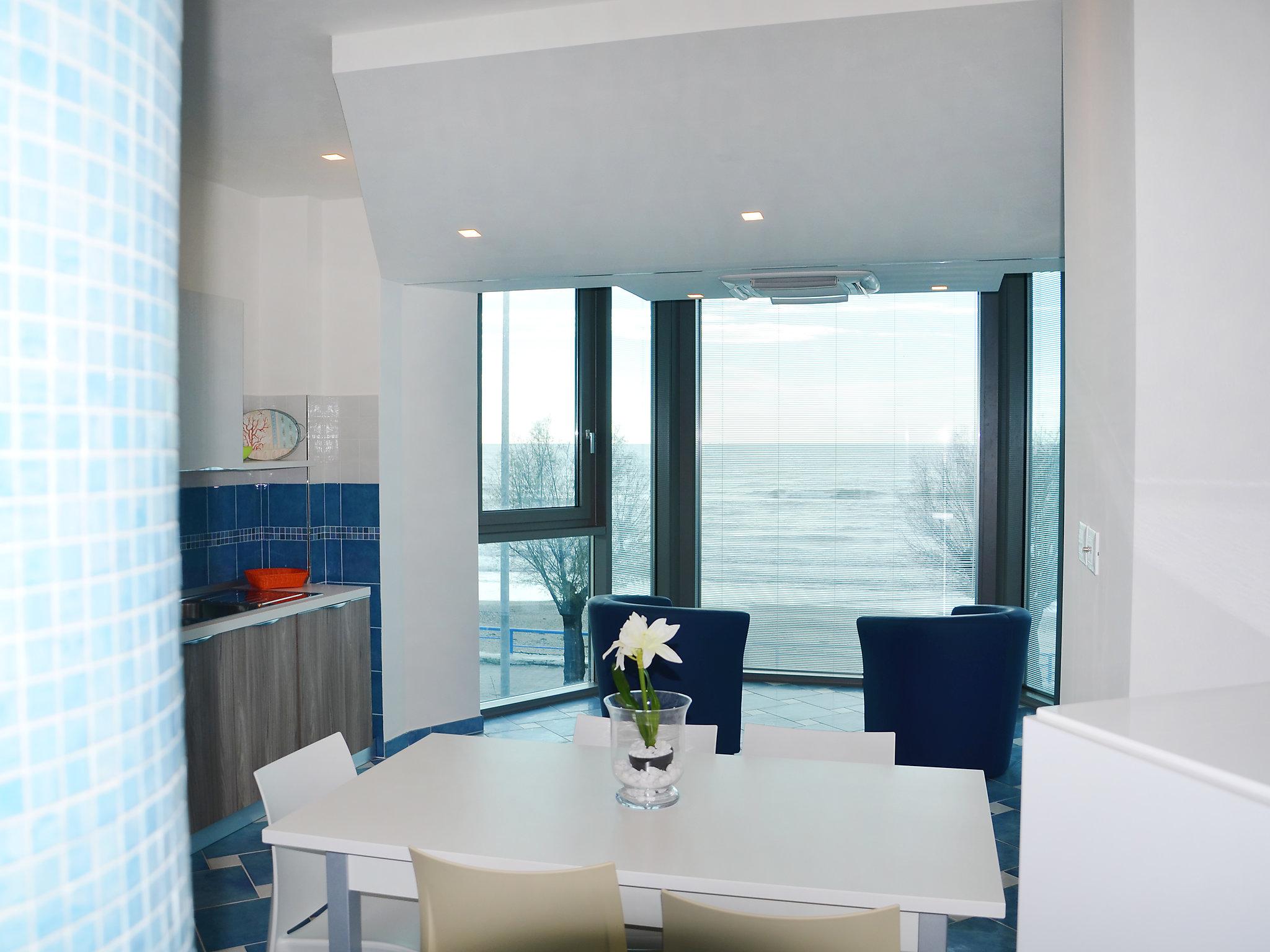 Foto 3 - Apartamento de 2 habitaciones en Terracina con piscina y vistas al mar