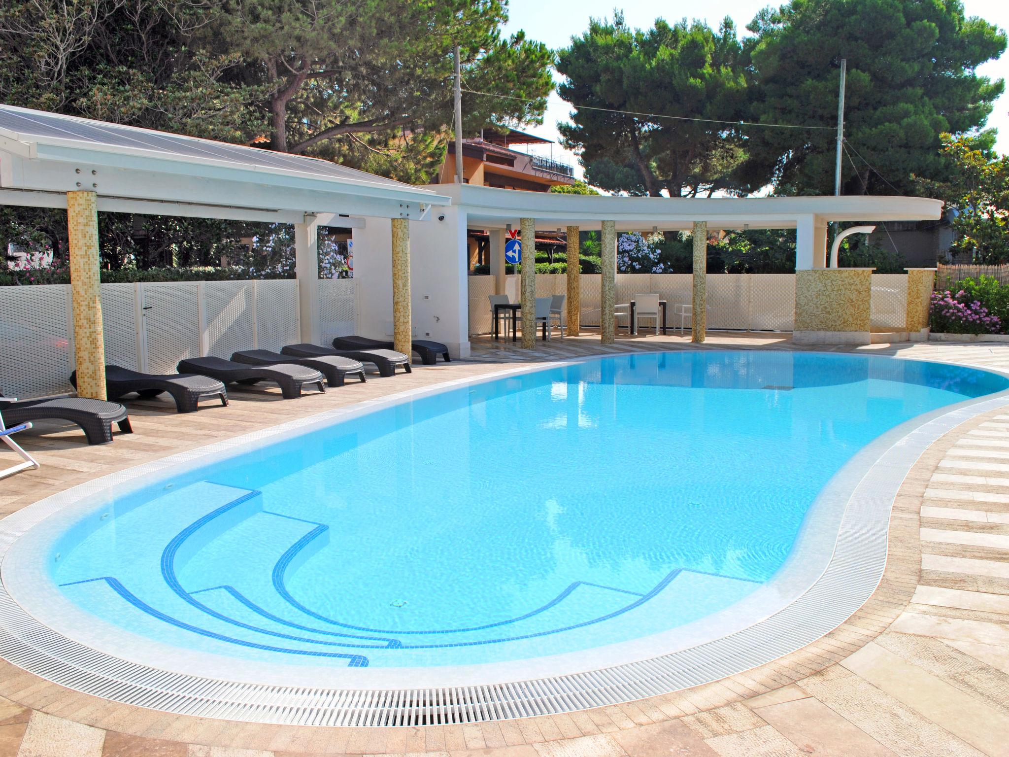 Foto 22 - Apartamento de 2 quartos em Terracina com piscina e vistas do mar