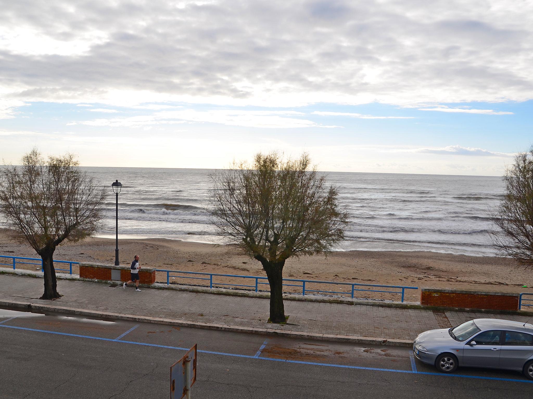 Photo 16 - 2 bedroom Apartment in Terracina with swimming pool and sea view