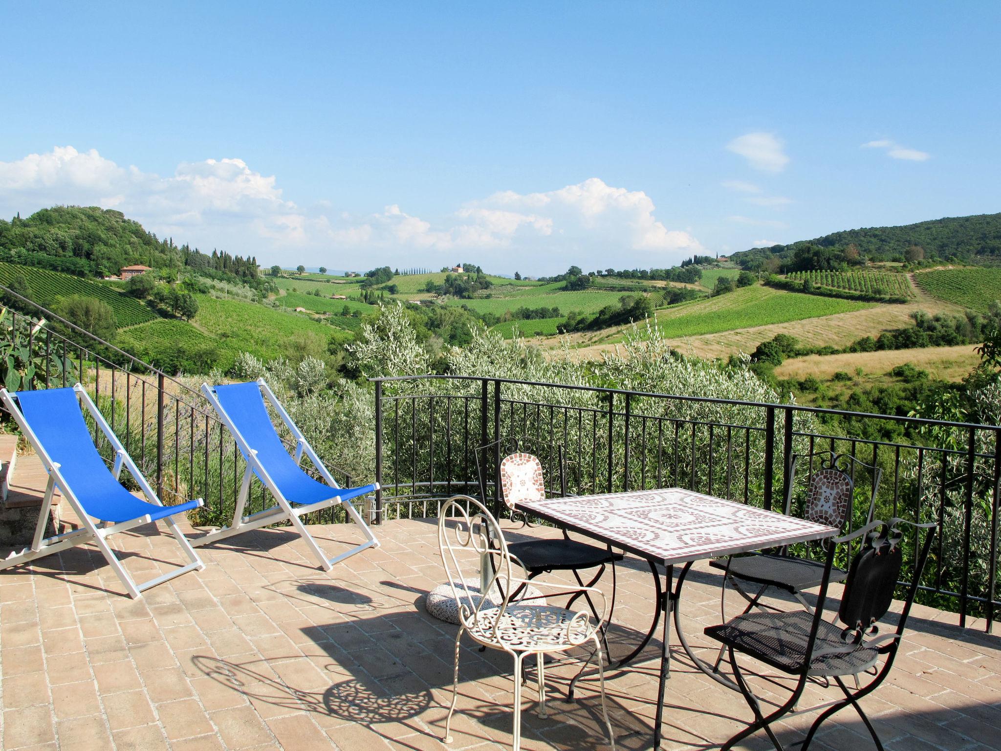 Foto 4 - Appartamento con 2 camere da letto a San Gimignano con piscina e giardino