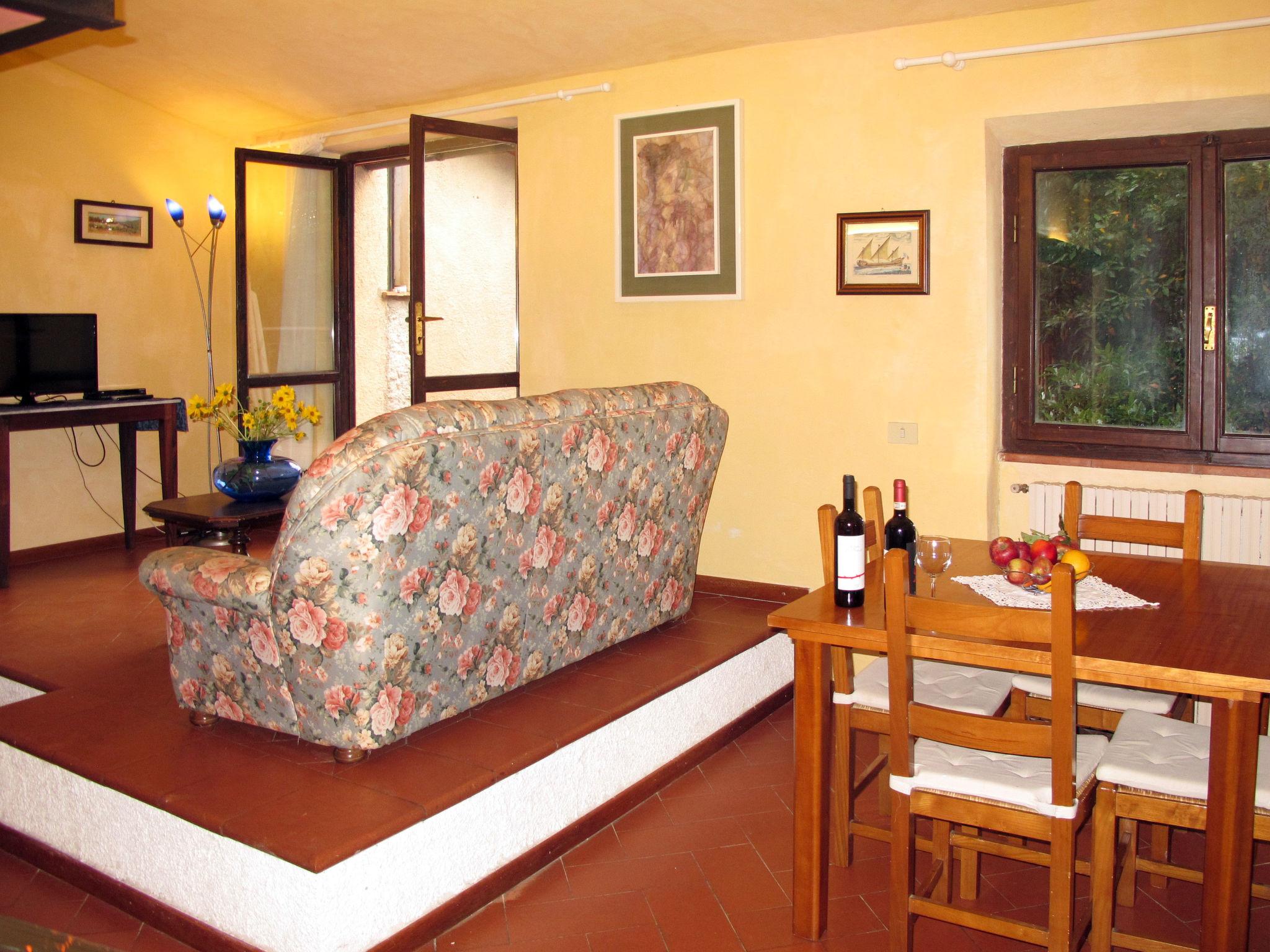 Photo 13 - 2 bedroom Apartment in San Gimignano with swimming pool and garden