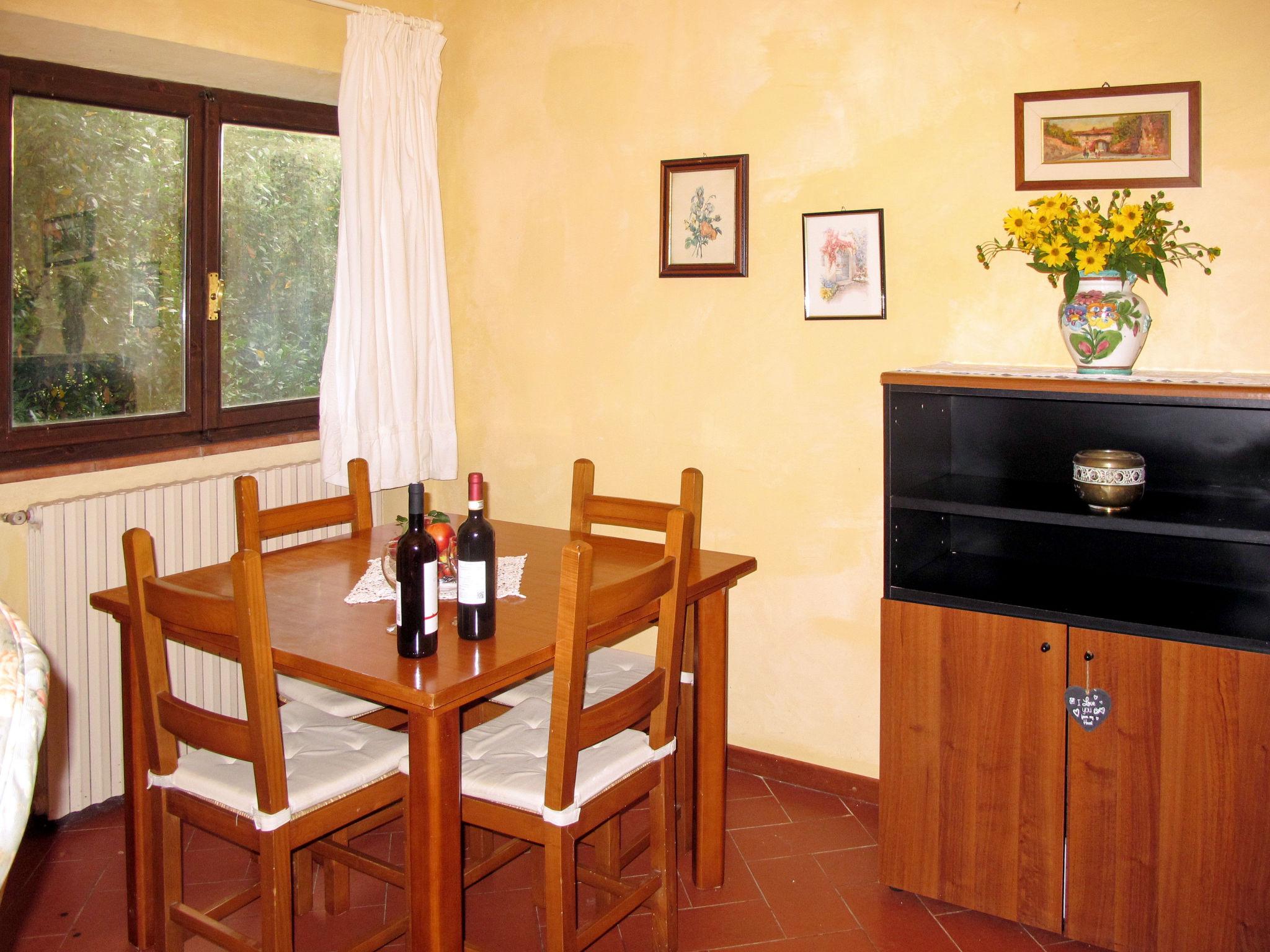 Foto 15 - Appartamento con 2 camere da letto a San Gimignano con piscina e giardino