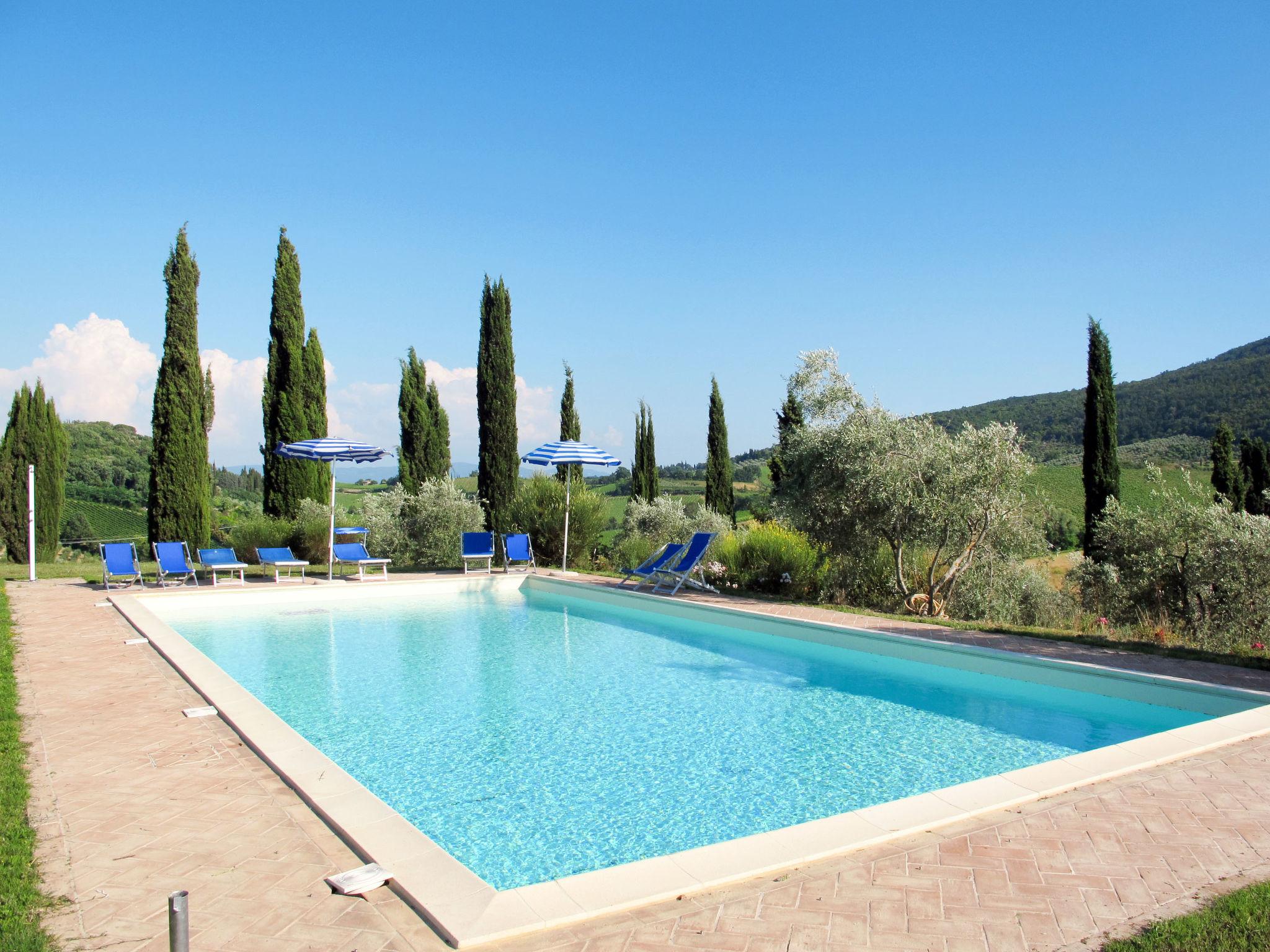 Foto 3 - Appartamento con 2 camere da letto a San Gimignano con piscina e giardino