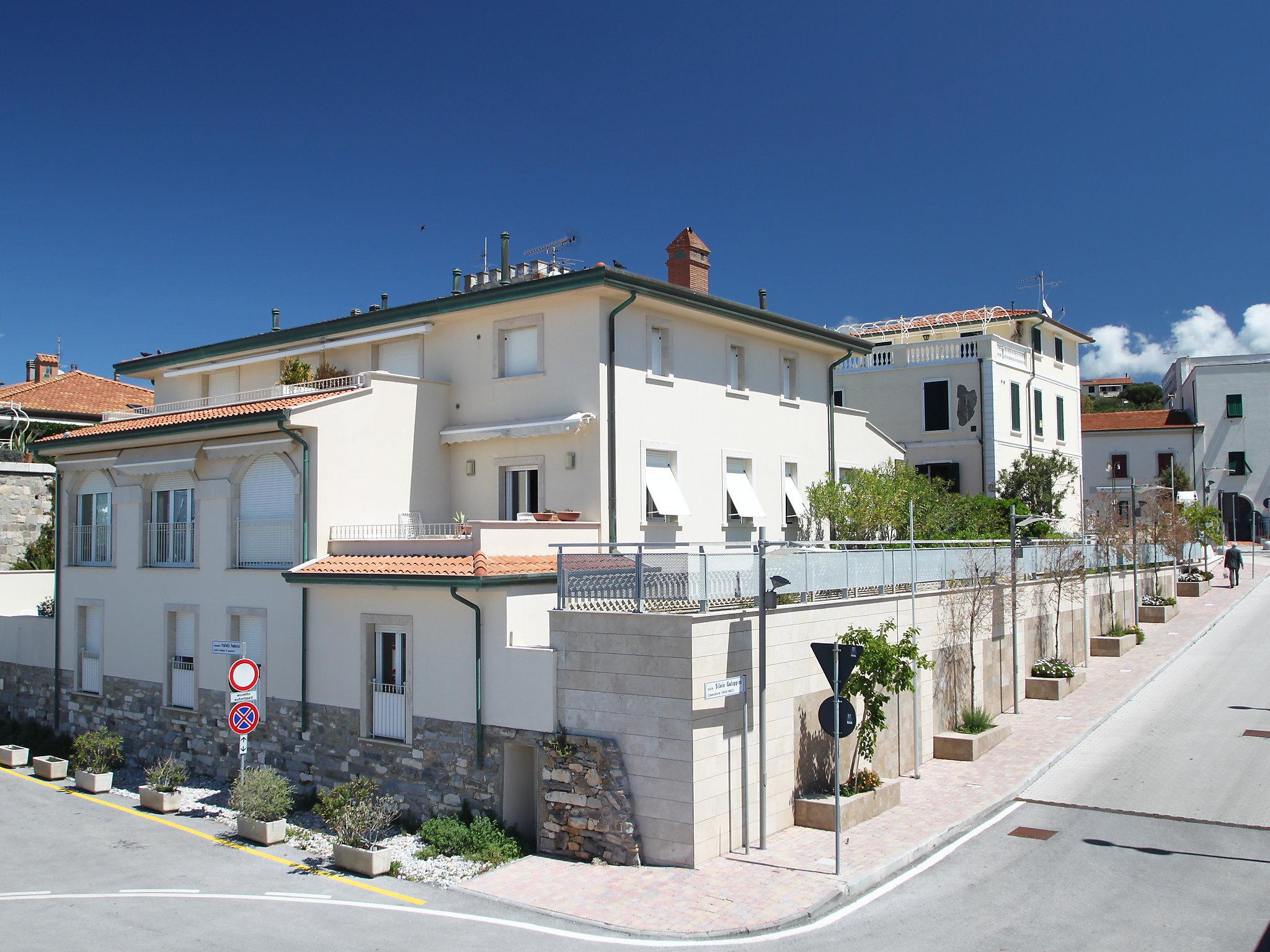 Foto 1 - Apartamento de 1 quarto em San Vincenzo com piscina e vistas do mar