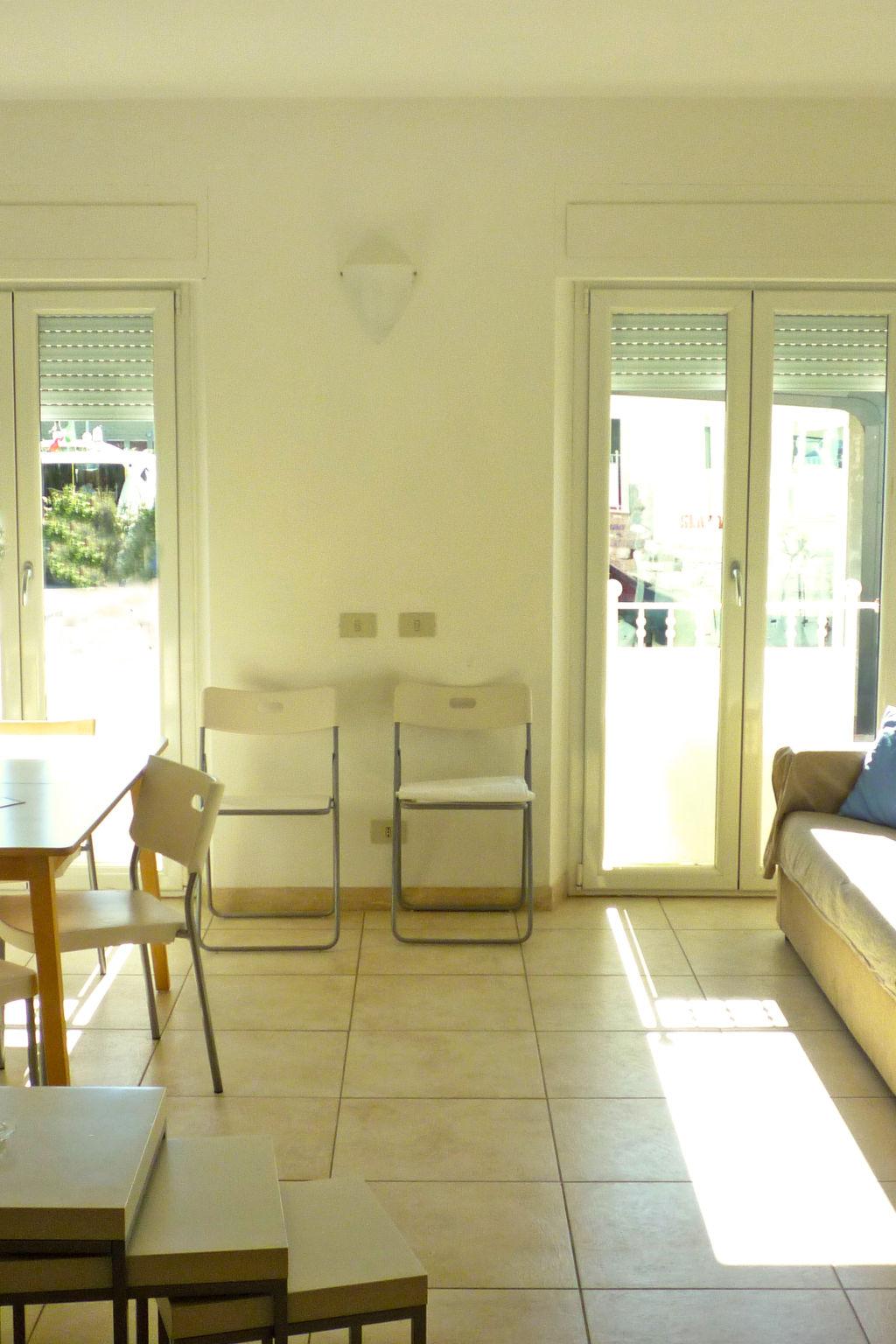 Foto 6 - Apartamento de 1 habitación en San Vincenzo con piscina y vistas al mar