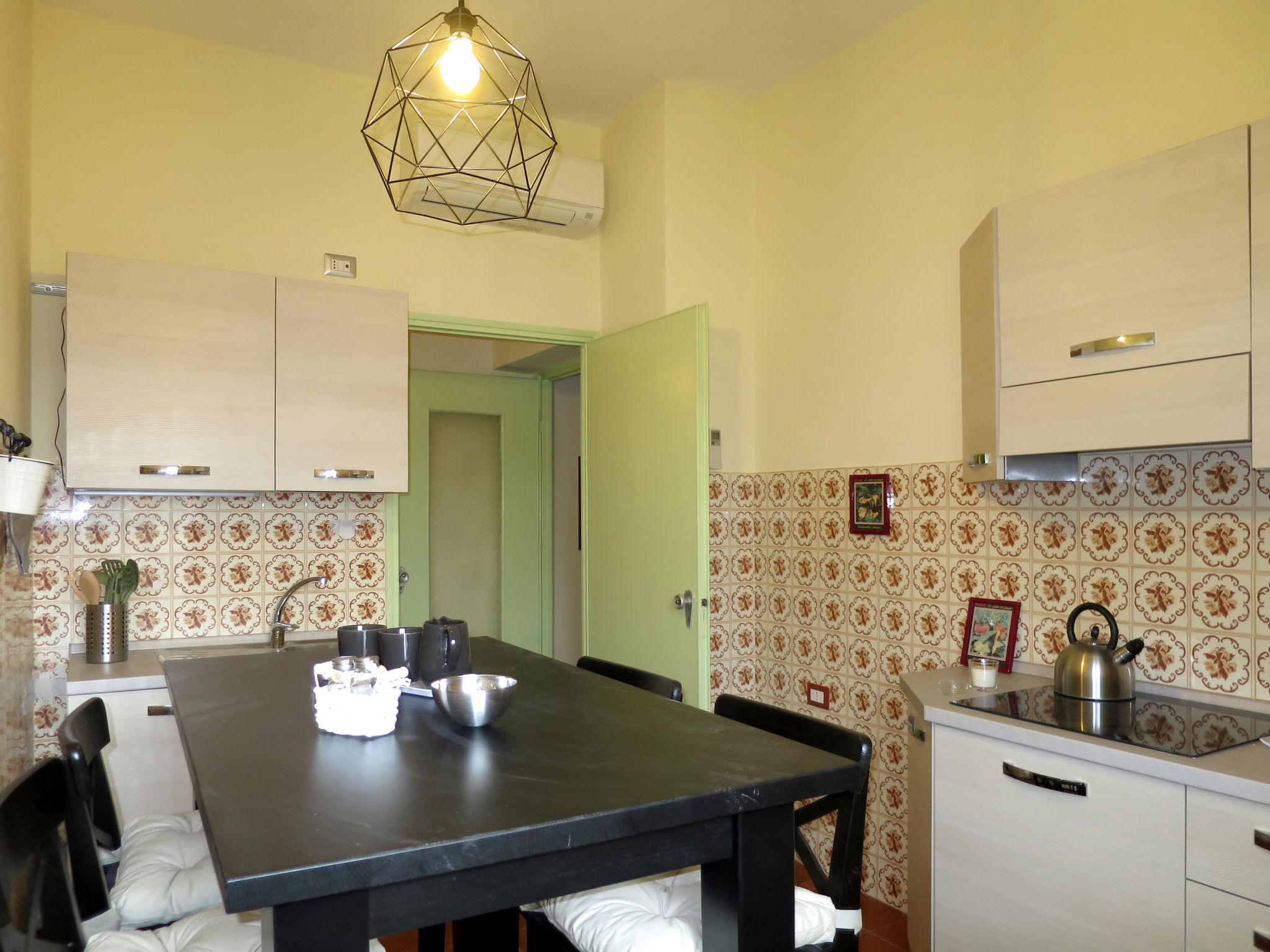 Photo 13 - 5 bedroom House in Capodimonte with terrace