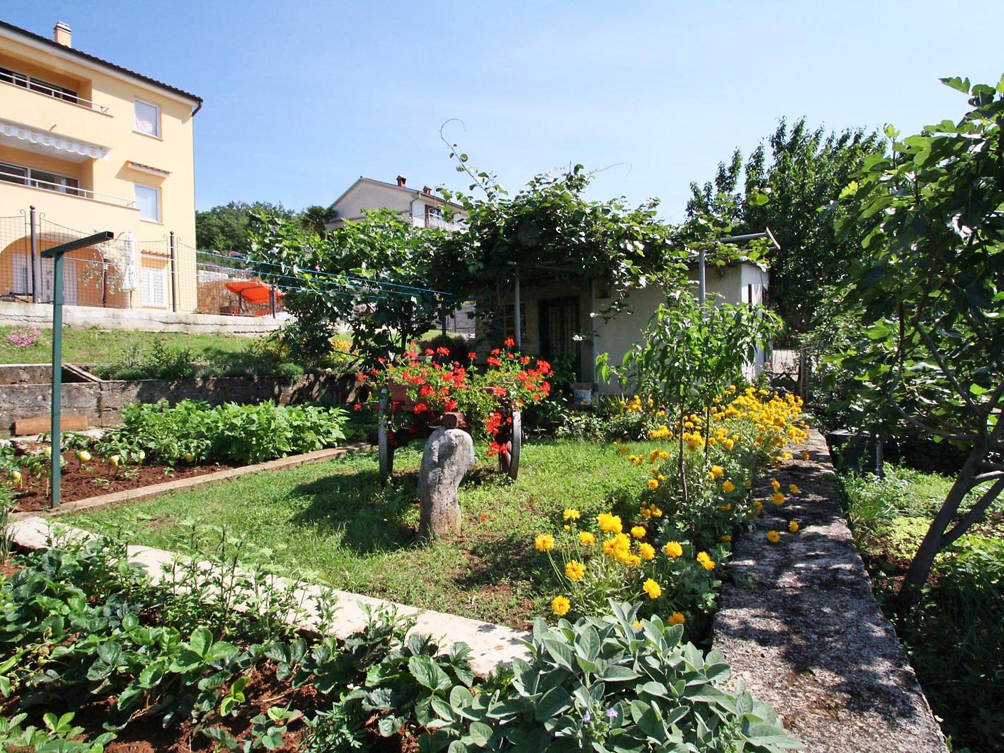 Photo 15 - Appartement de 1 chambre à Opatija avec jardin et vues à la mer