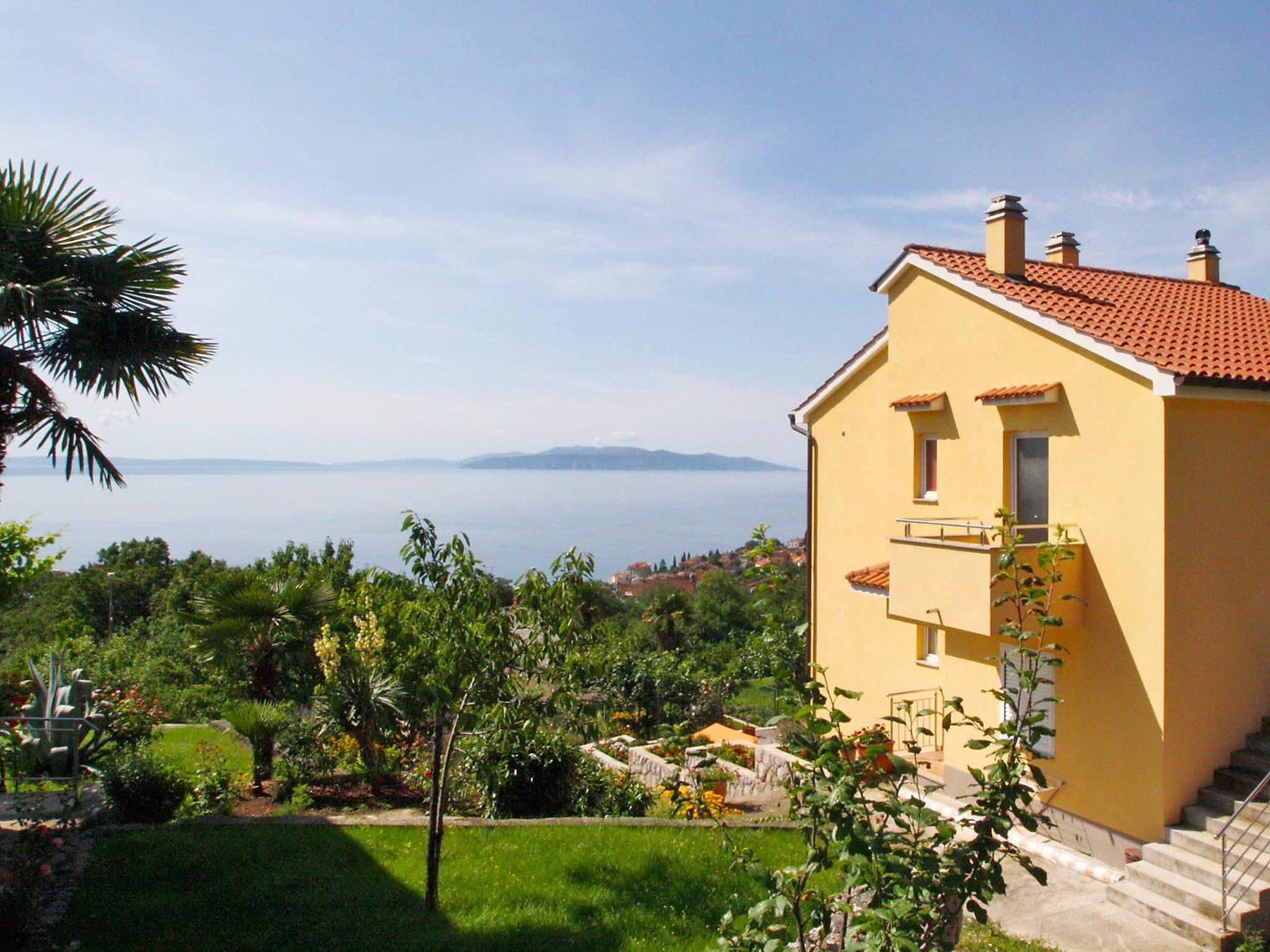 Foto 1 - Apartamento de 1 habitación en Opatija con jardín y vistas al mar