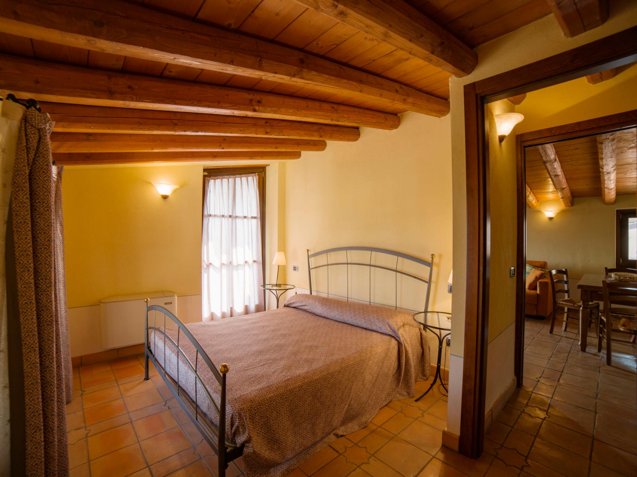 Foto 17 - Appartamento con 2 camere da letto a Toscolano Maderno con piscina e vista sulle montagne
