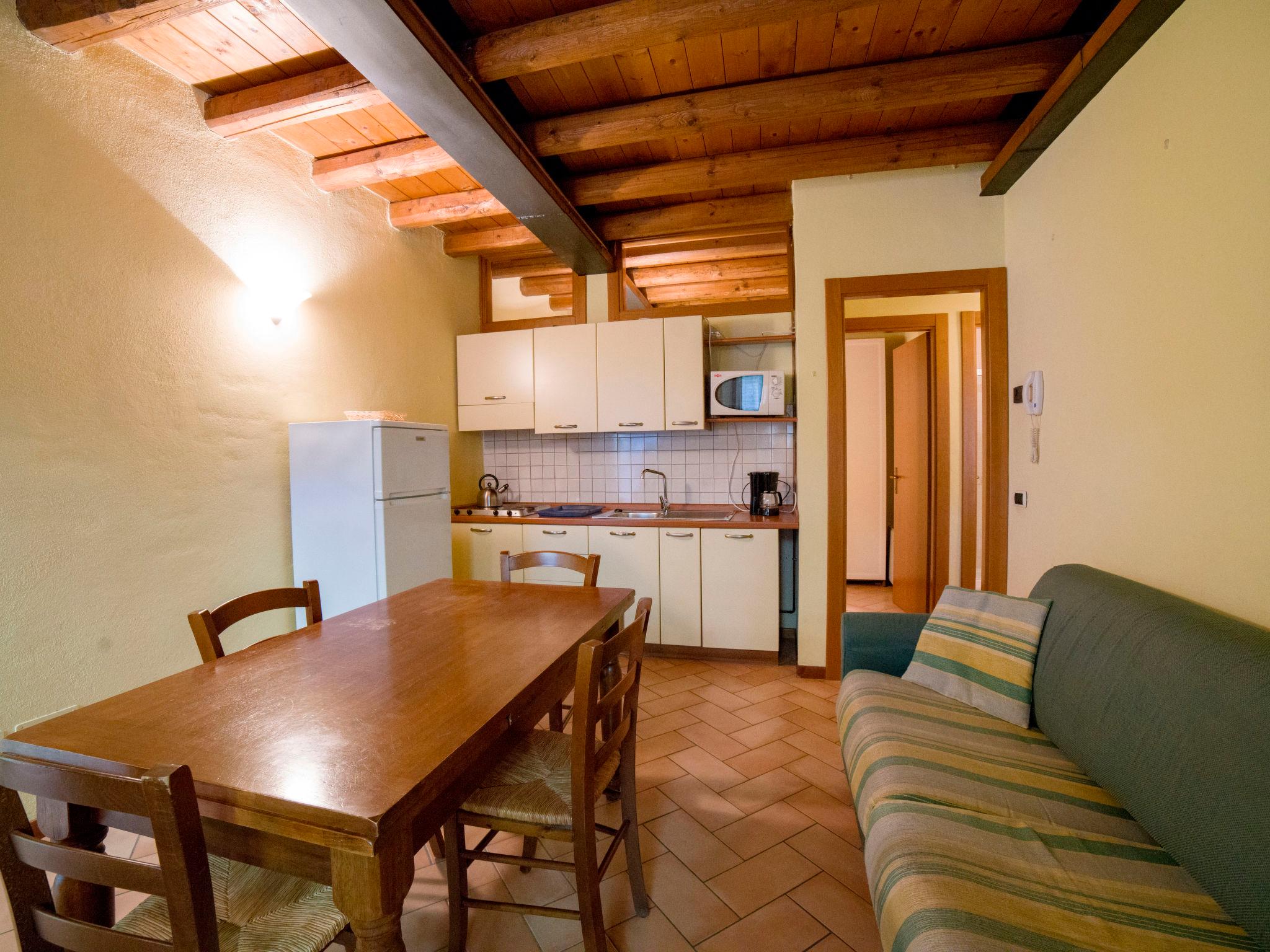 Photo 13 - Appartement de 2 chambres à Toscolano Maderno avec piscine et vues sur la montagne