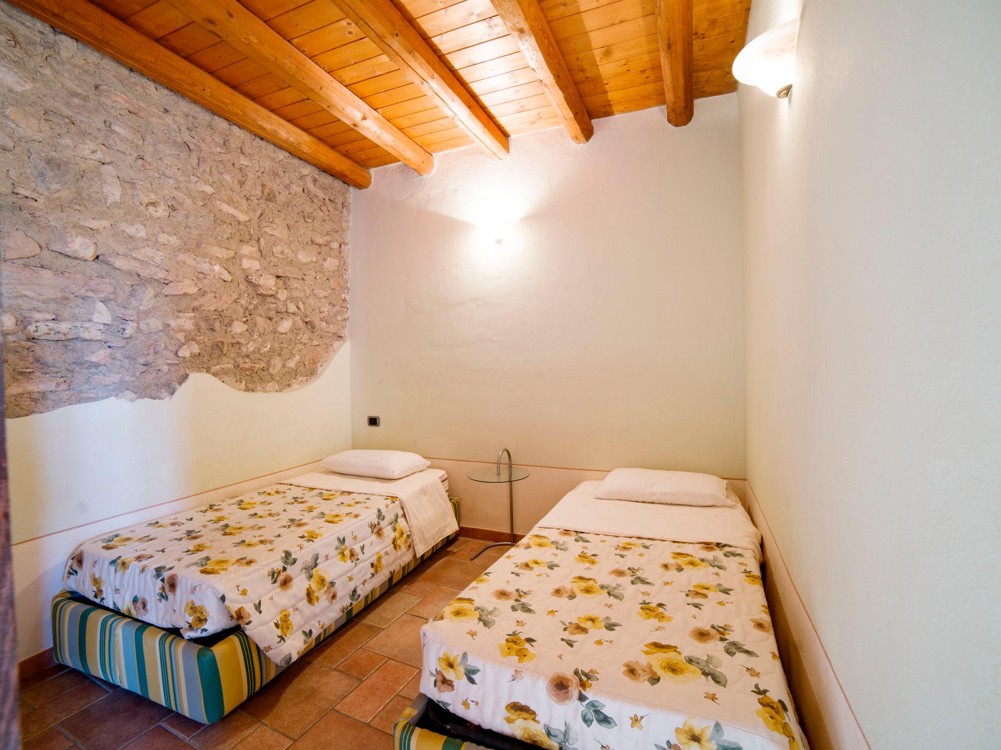 Photo 23 - 2 bedroom Apartment in Toscolano Maderno with swimming pool and garden