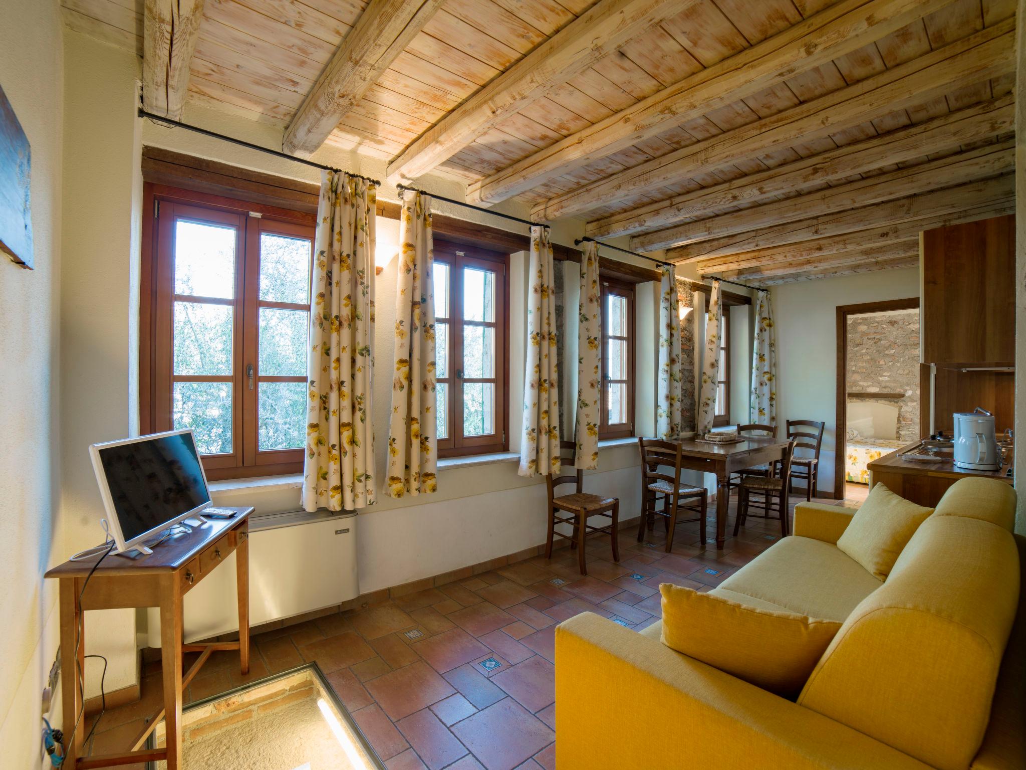 Foto 5 - Apartment mit 2 Schlafzimmern in Toscolano Maderno mit schwimmbad und blick auf die berge