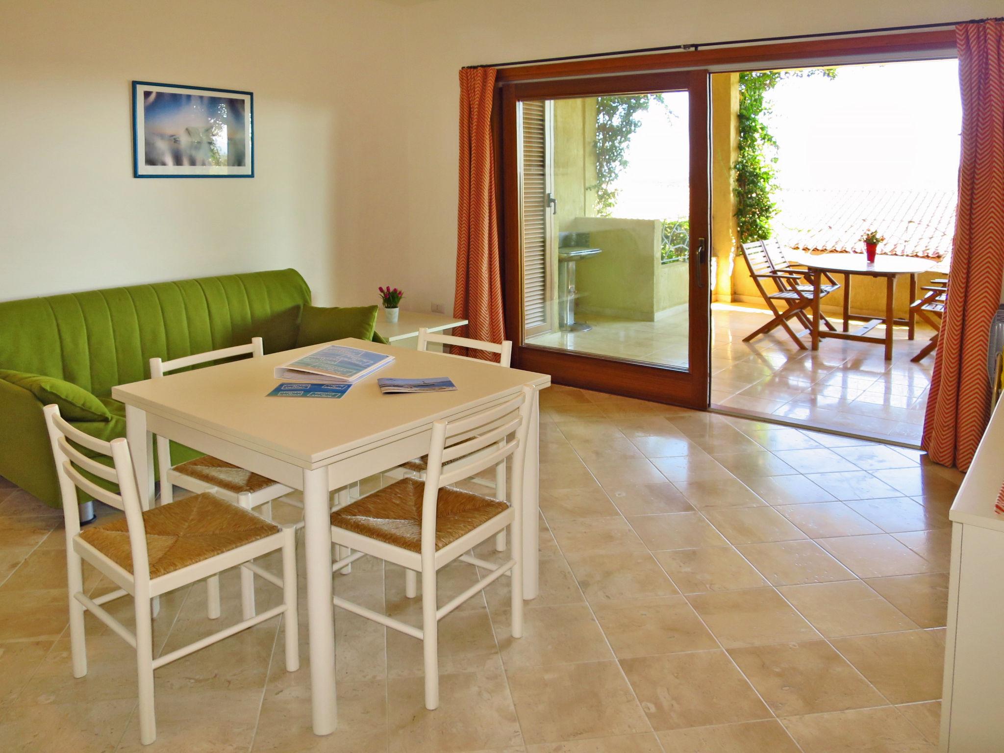 Foto 5 - Apartamento de 1 quarto em Santa Teresa Gallura com piscina e vistas do mar