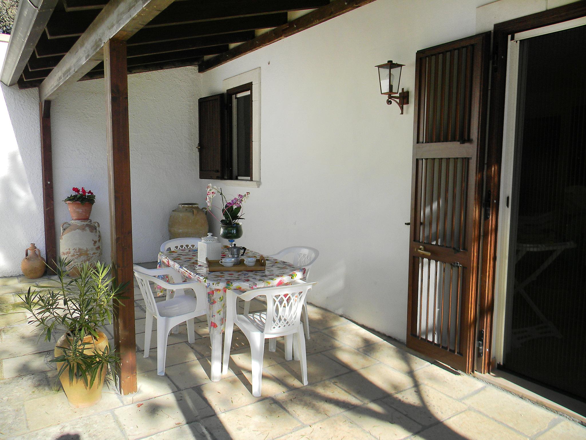 Foto 13 - Casa de 2 quartos em Ortelle com jardim e vistas do mar