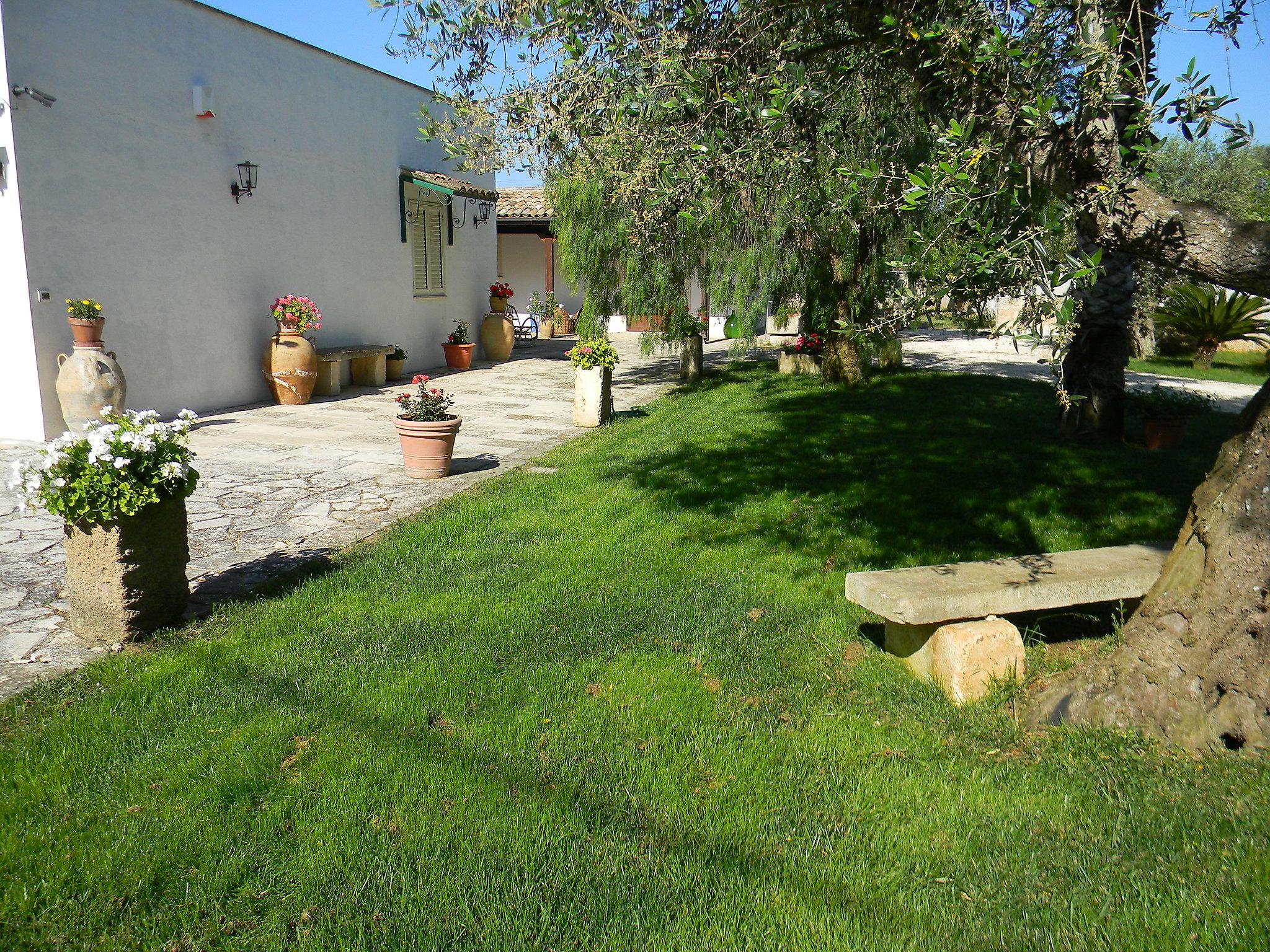 Foto 5 - Haus mit 2 Schlafzimmern in Ortelle mit garten und blick aufs meer