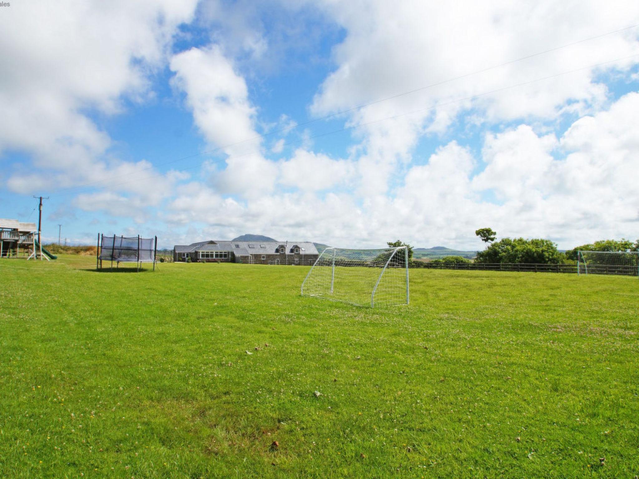 Photo 145 - 10 bedroom House in Pwllheli with garden and sea view