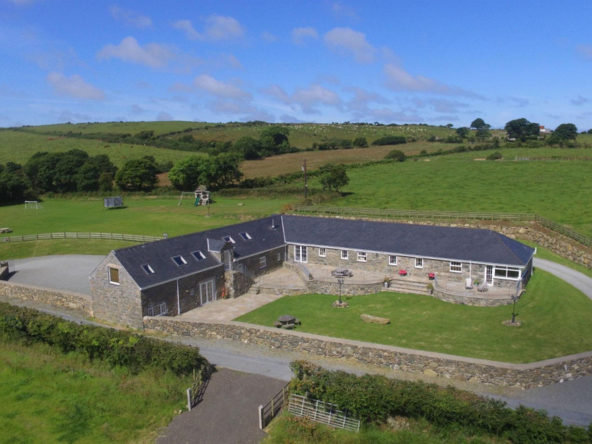 Photo 136 - 10 bedroom House in Pwllheli with garden and sea view