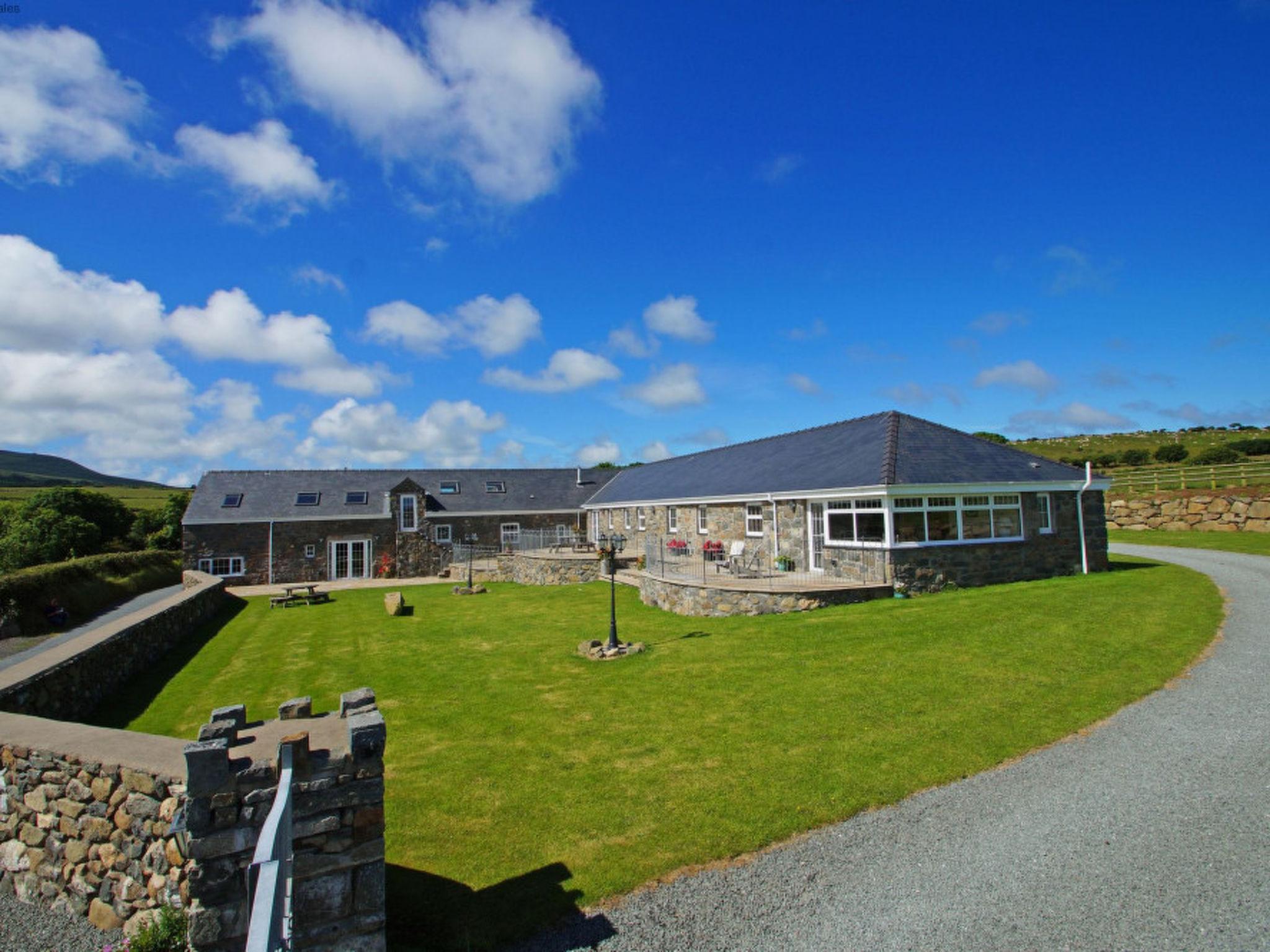 Photo 139 - 10 bedroom House in Pwllheli with garden and sea view